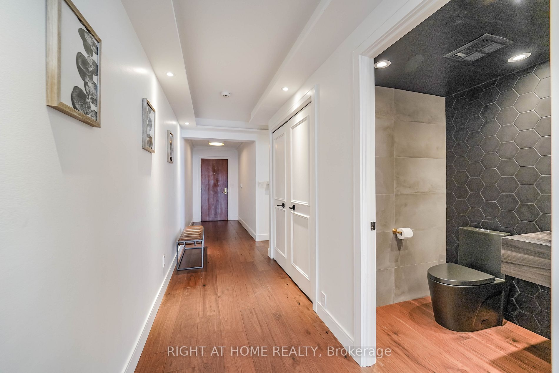 1 Palace Pier Crt, #3906