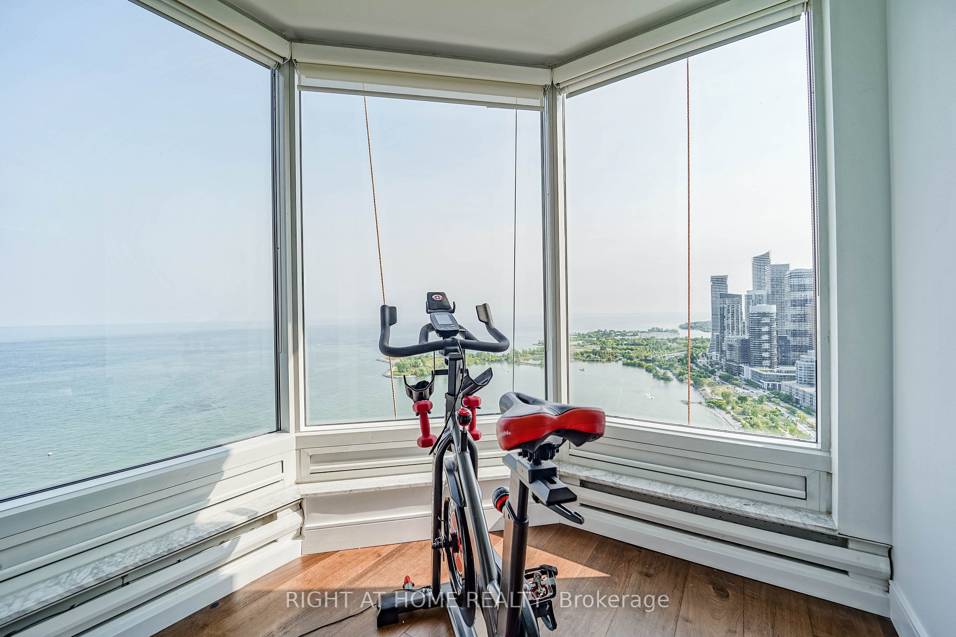 1 Palace Pier Crt, #3906