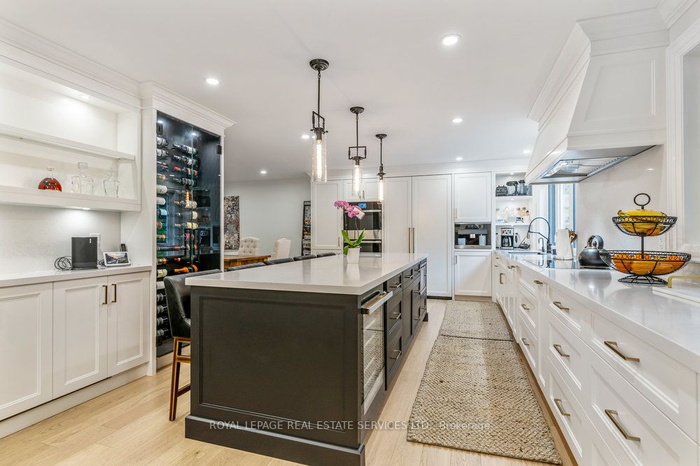 2498 Robin Dr