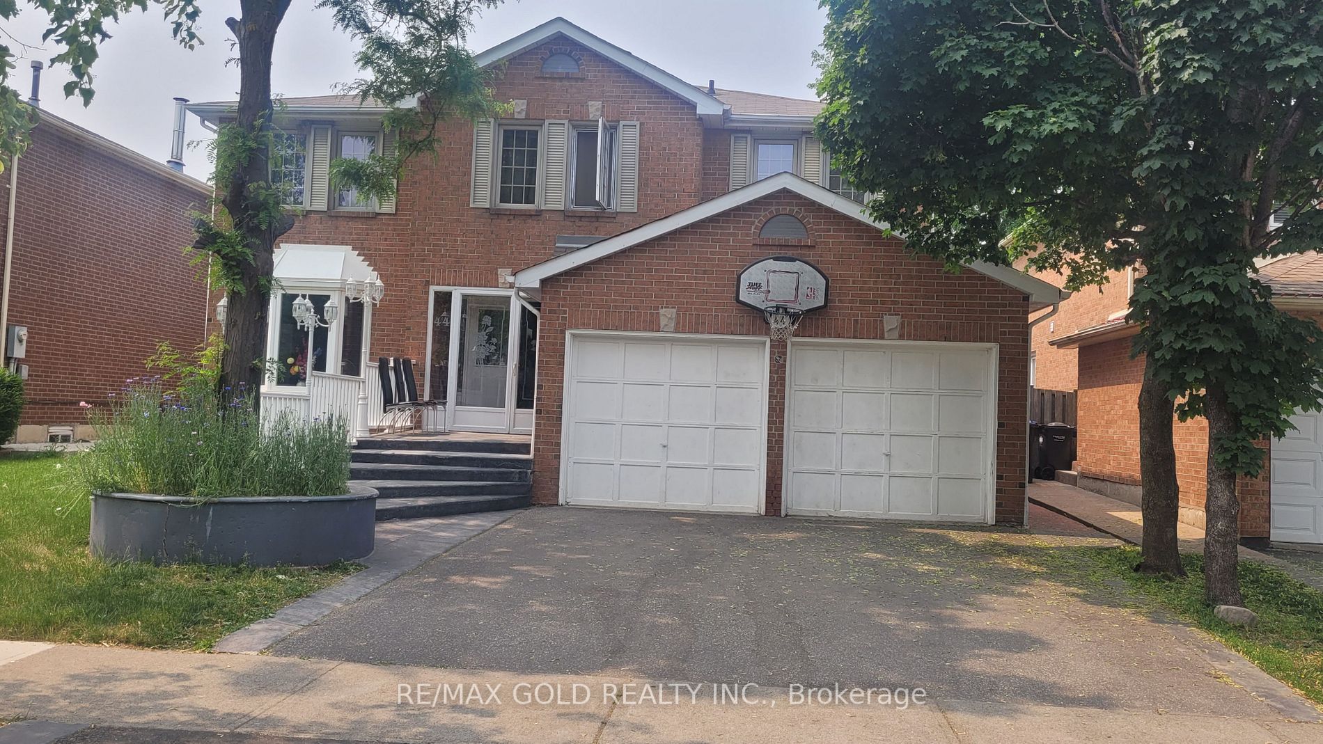 44 Howell St N