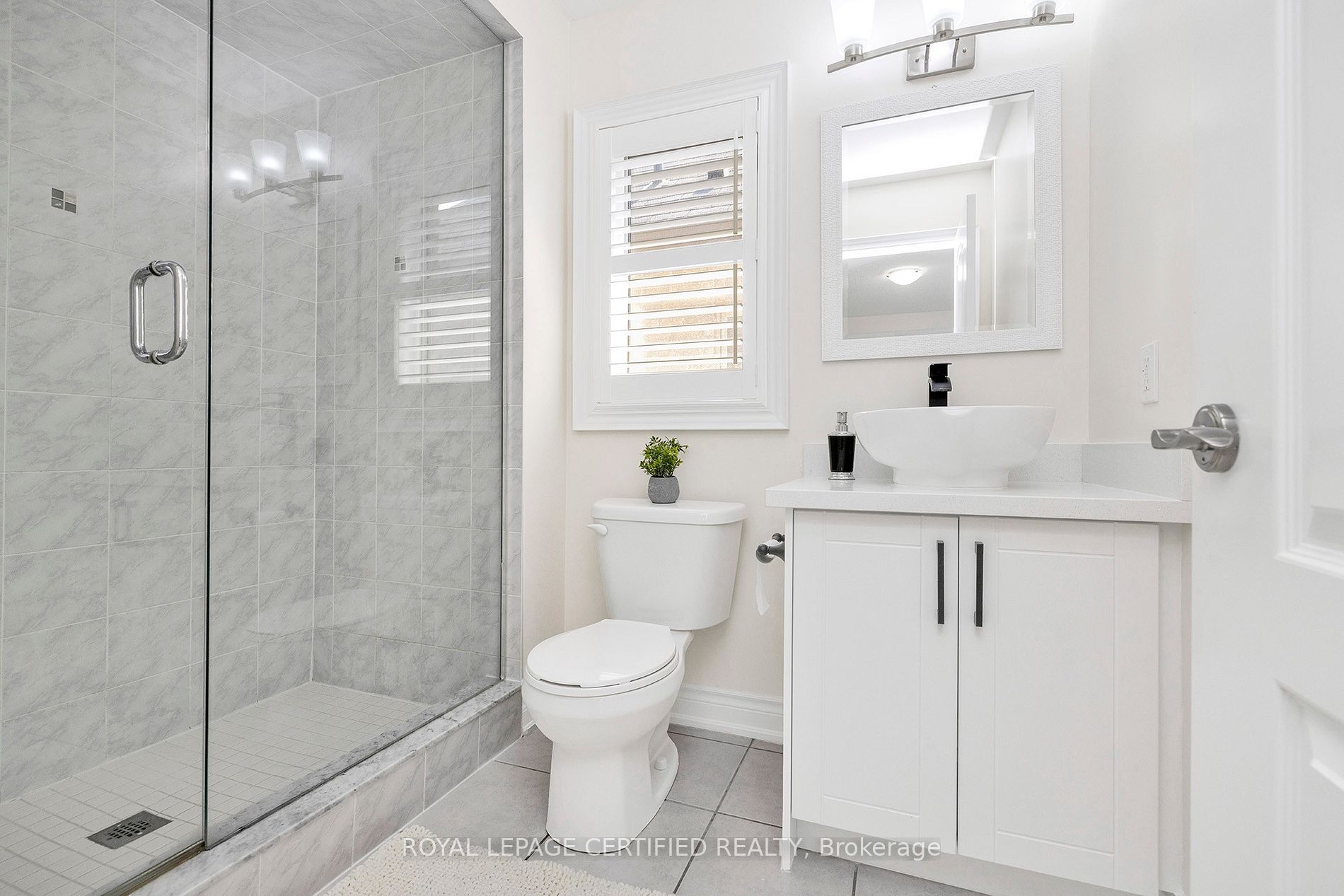 25 Ladbrook Cres