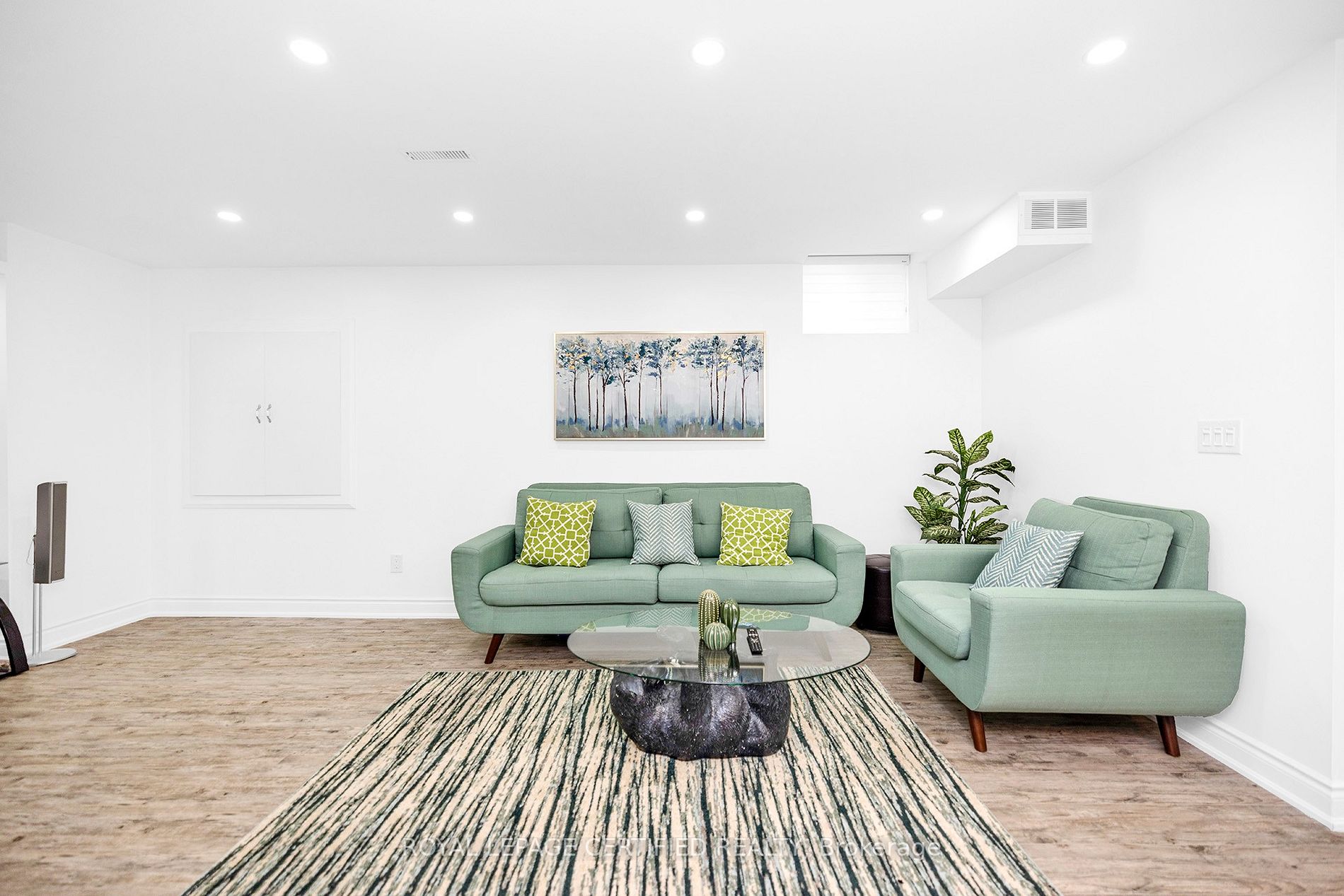 25 Ladbrook Cres
