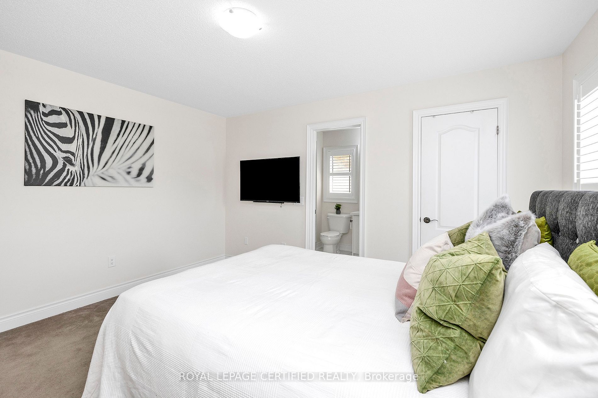 25 Ladbrook Cres