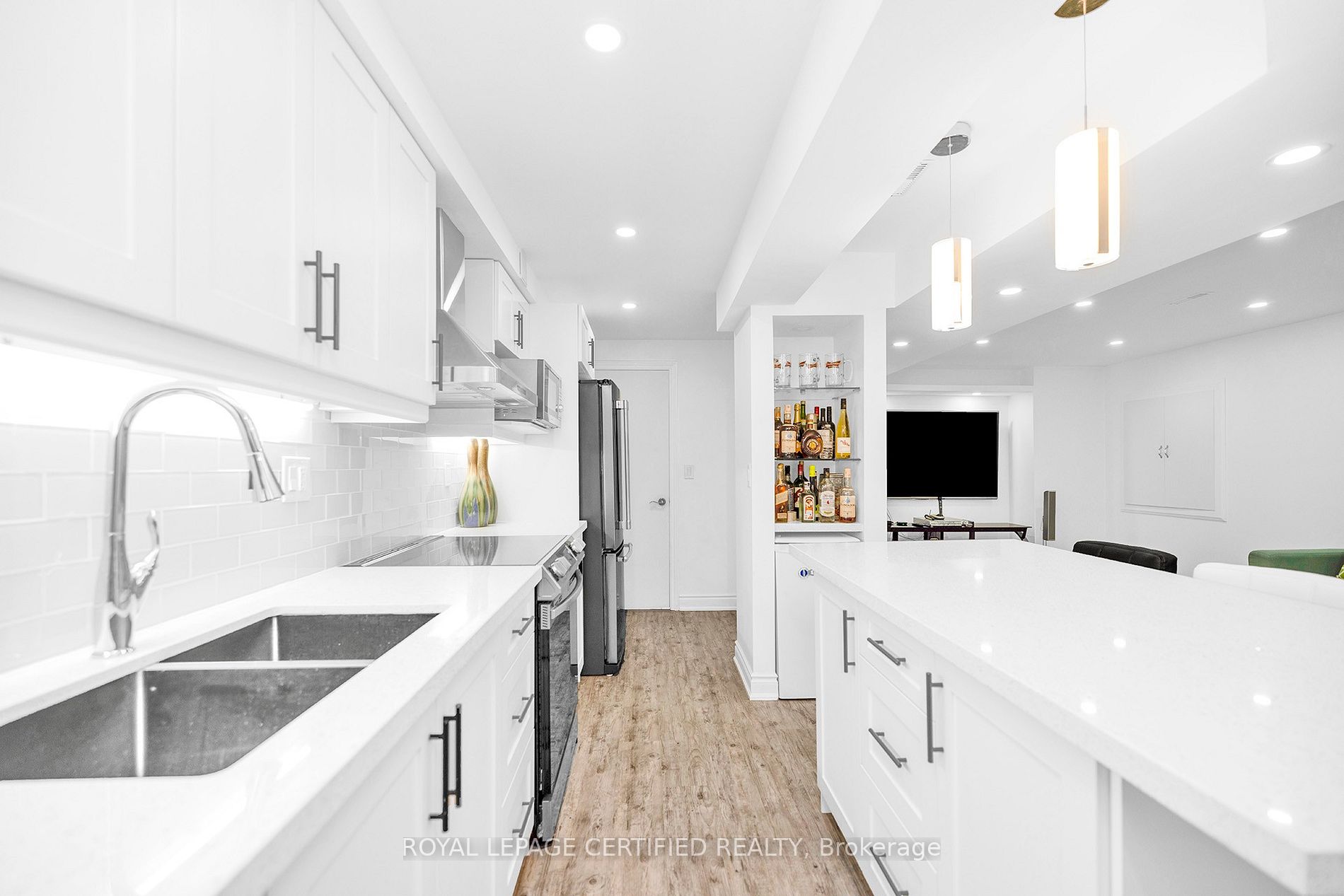 25 Ladbrook Cres