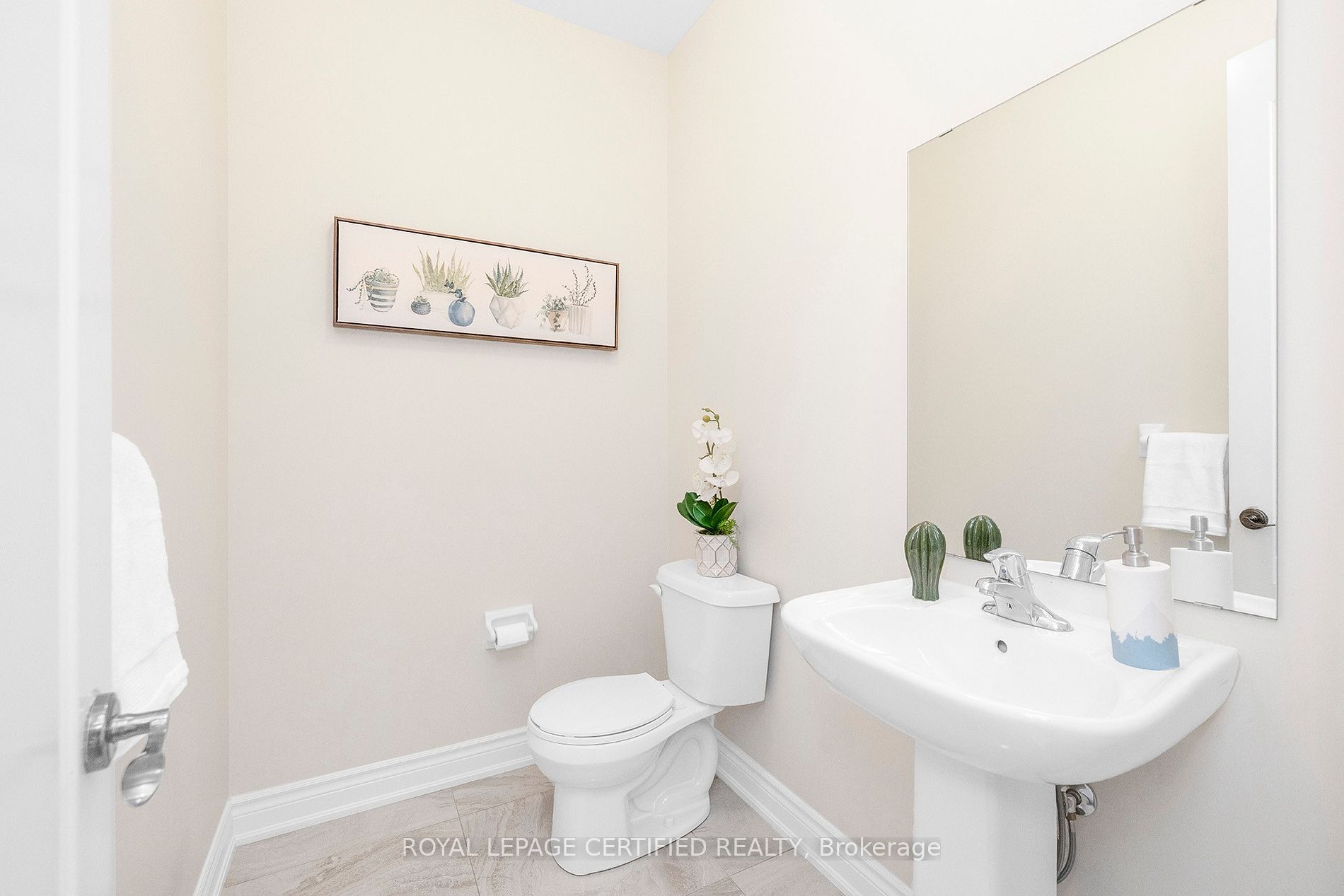25 Ladbrook Cres