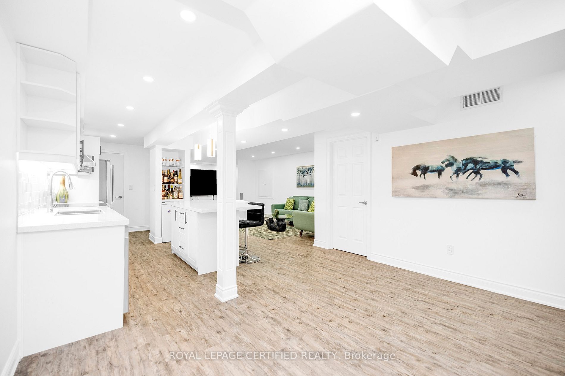 25 Ladbrook Cres