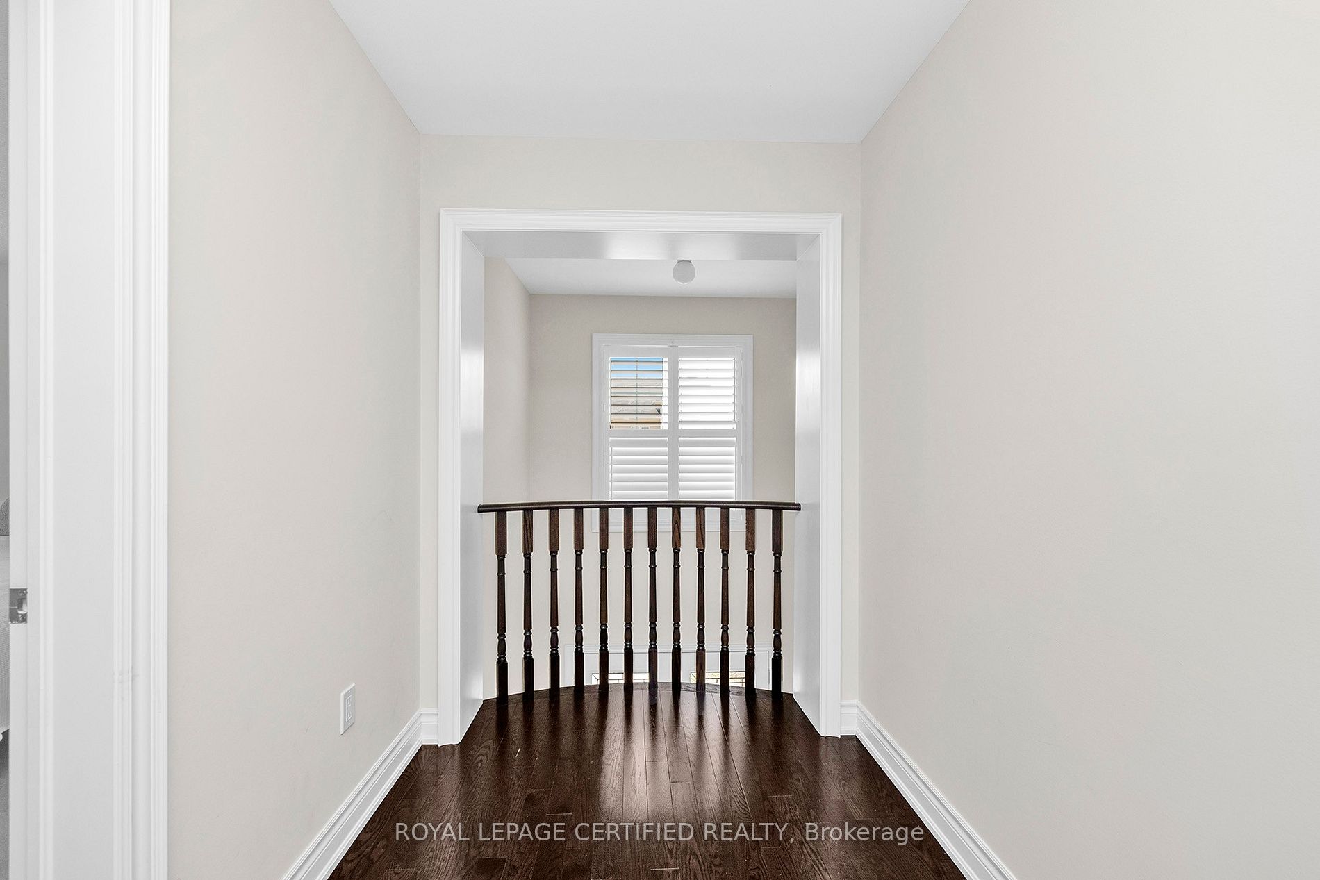 25 Ladbrook Cres