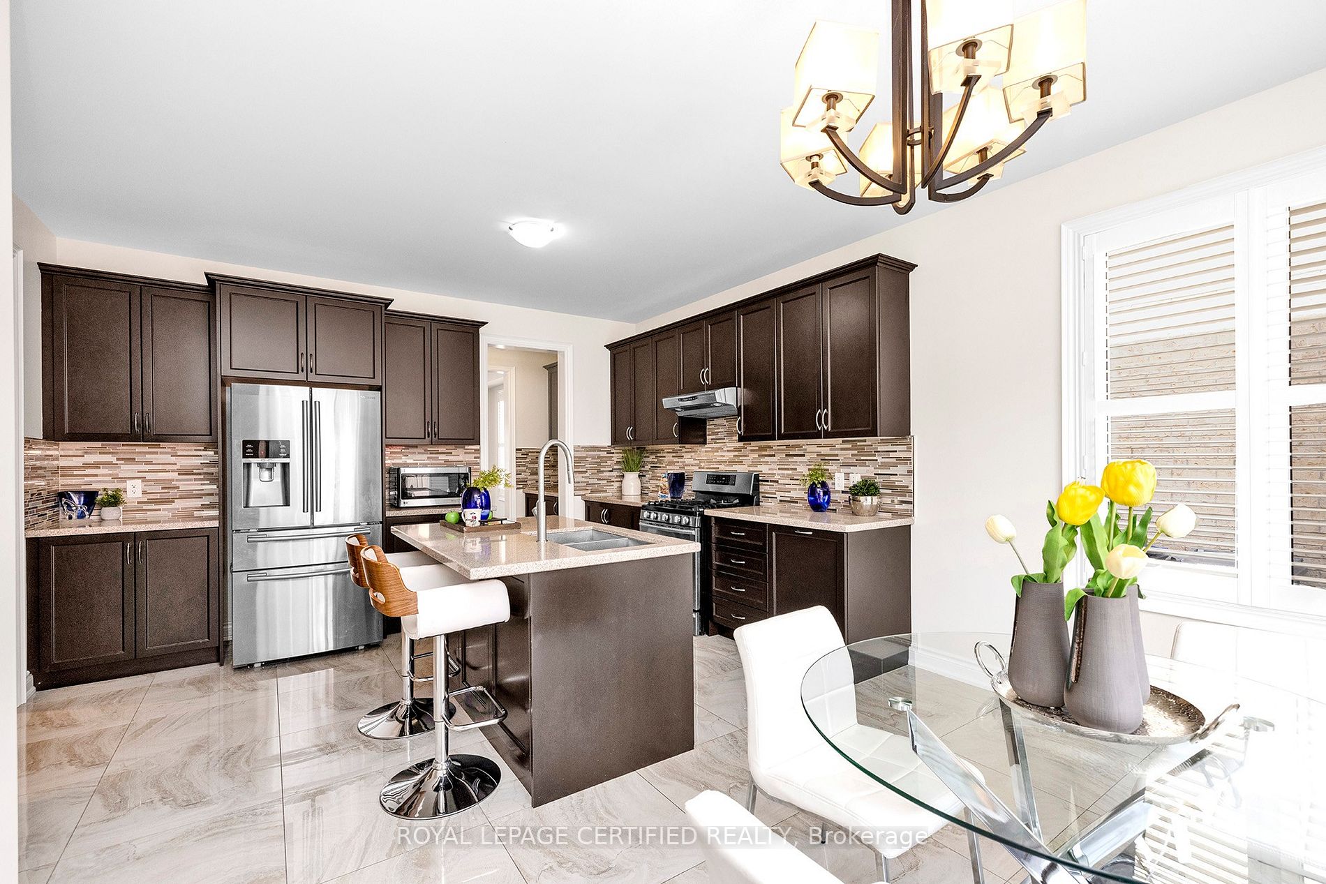 25 Ladbrook Cres