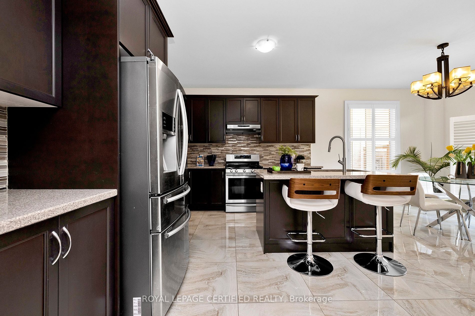 25 Ladbrook Cres