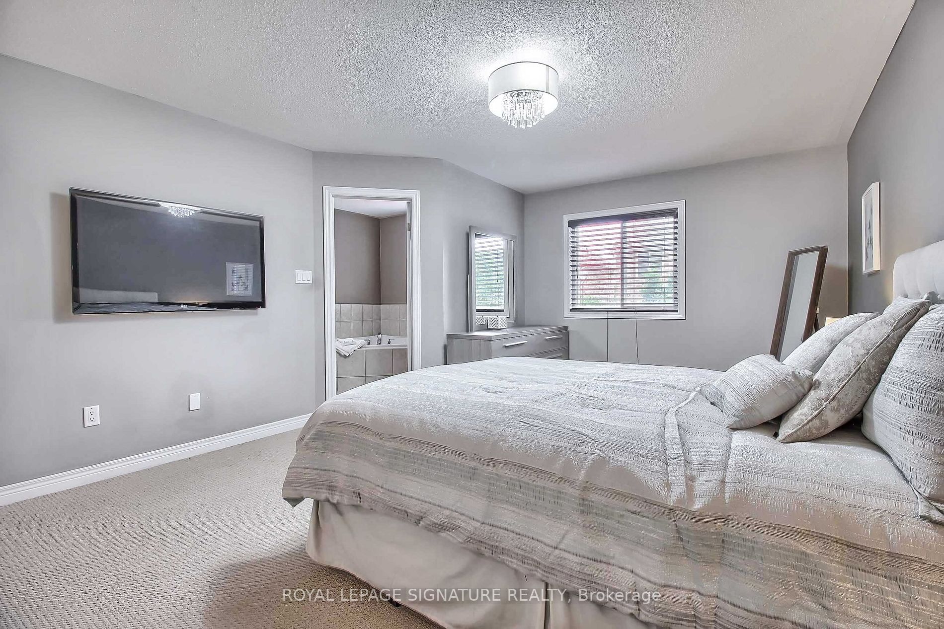 2421 Grand Oak Tr