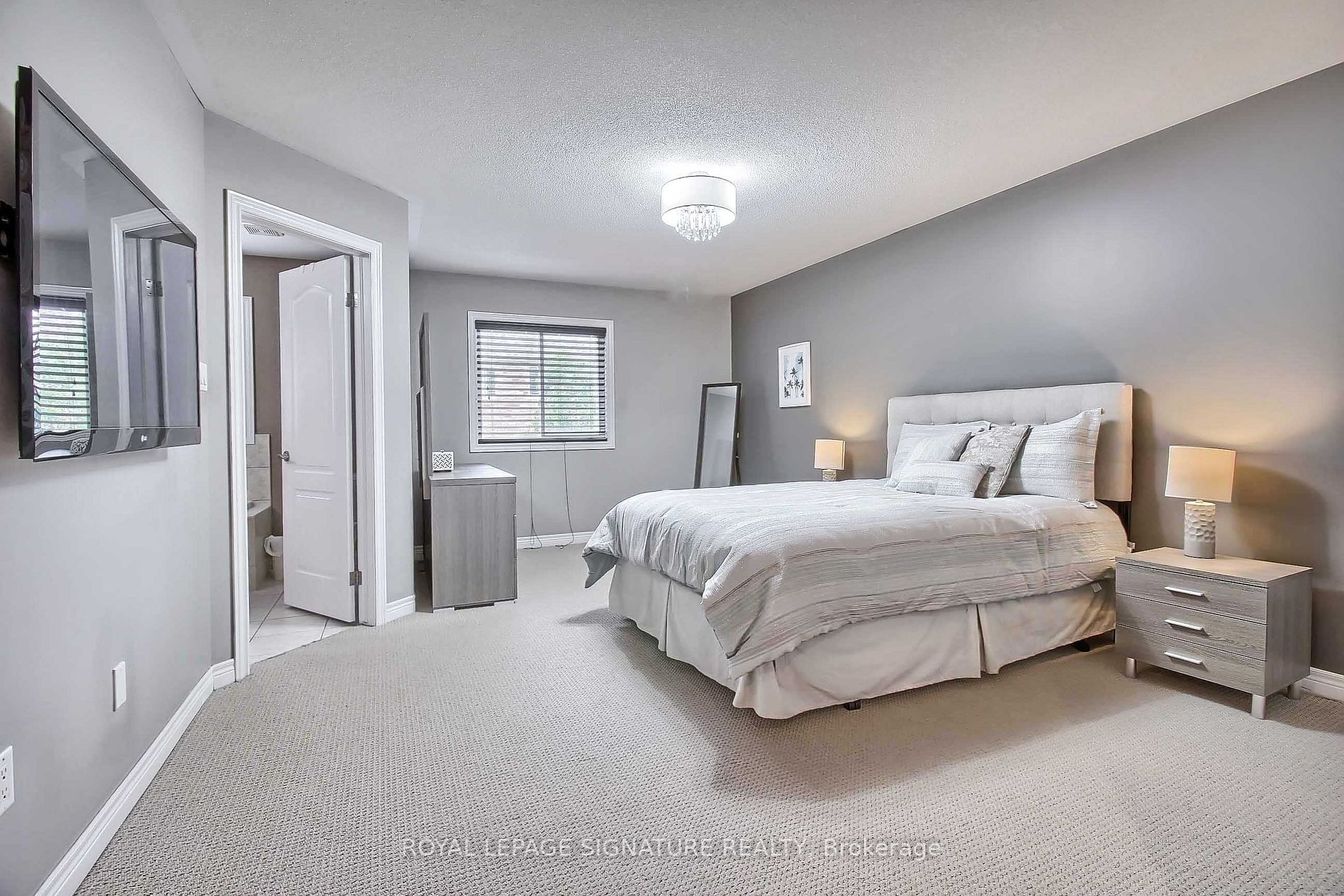 2421 Grand Oak Tr