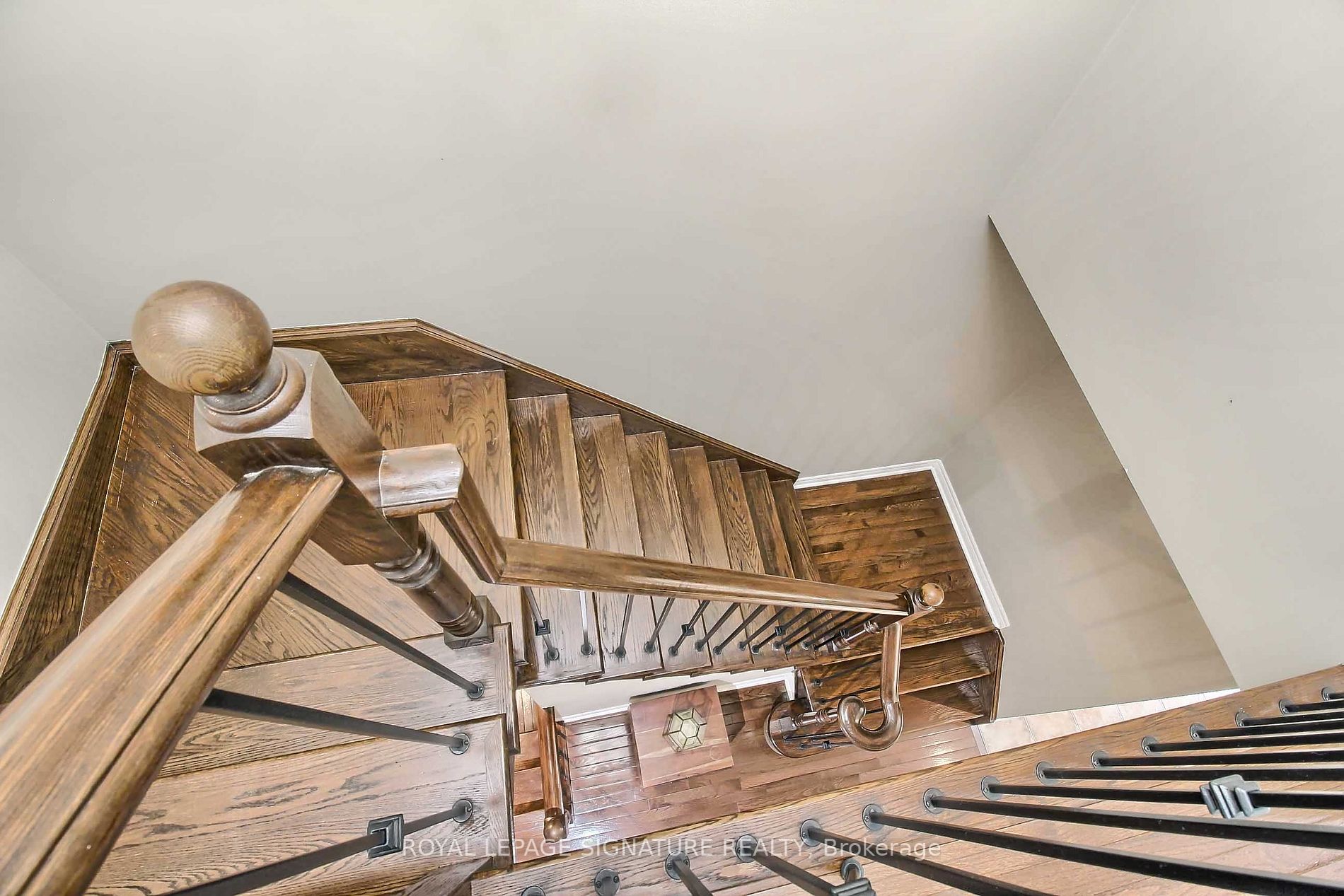 2421 Grand Oak Tr