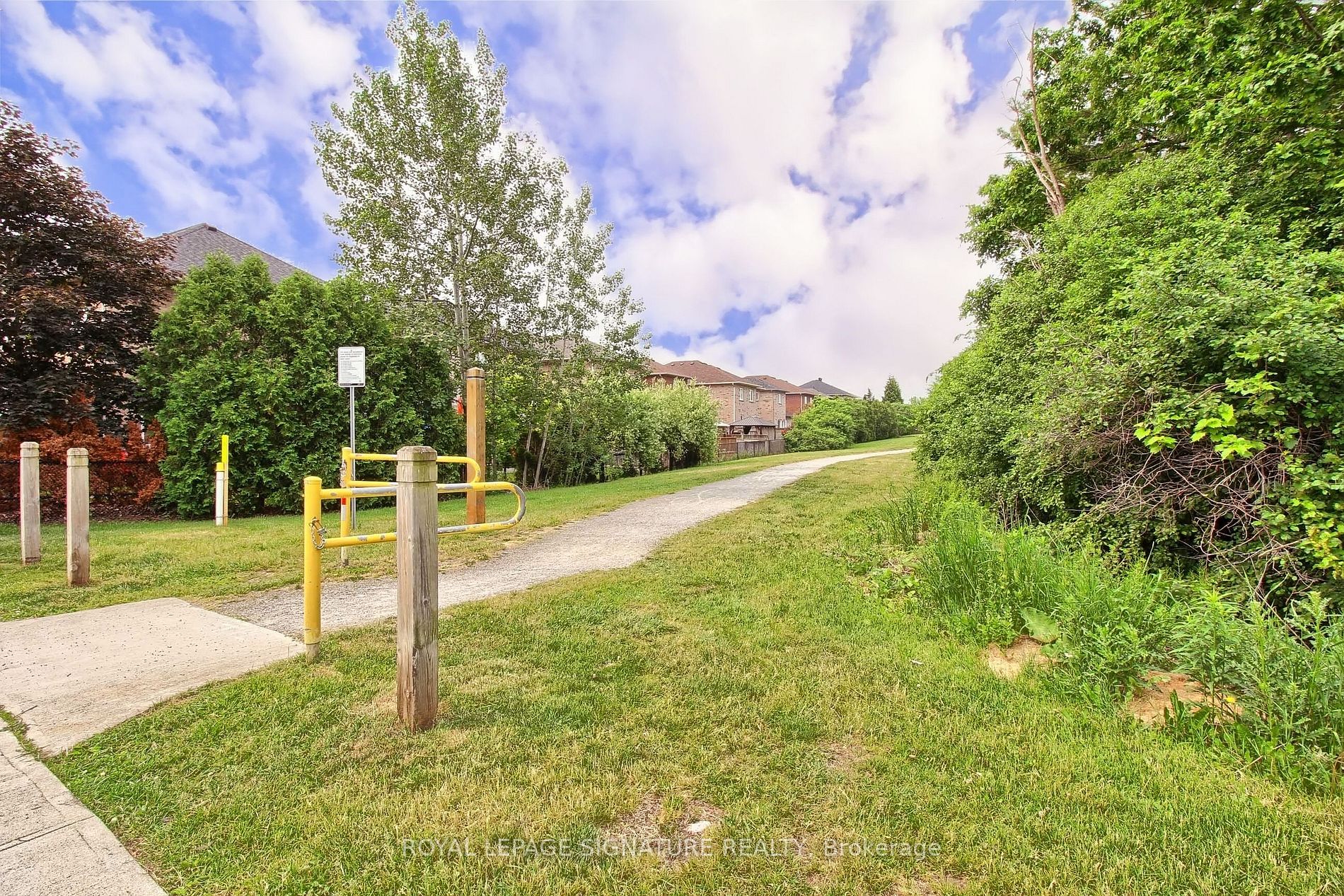 2421 Grand Oak Tr