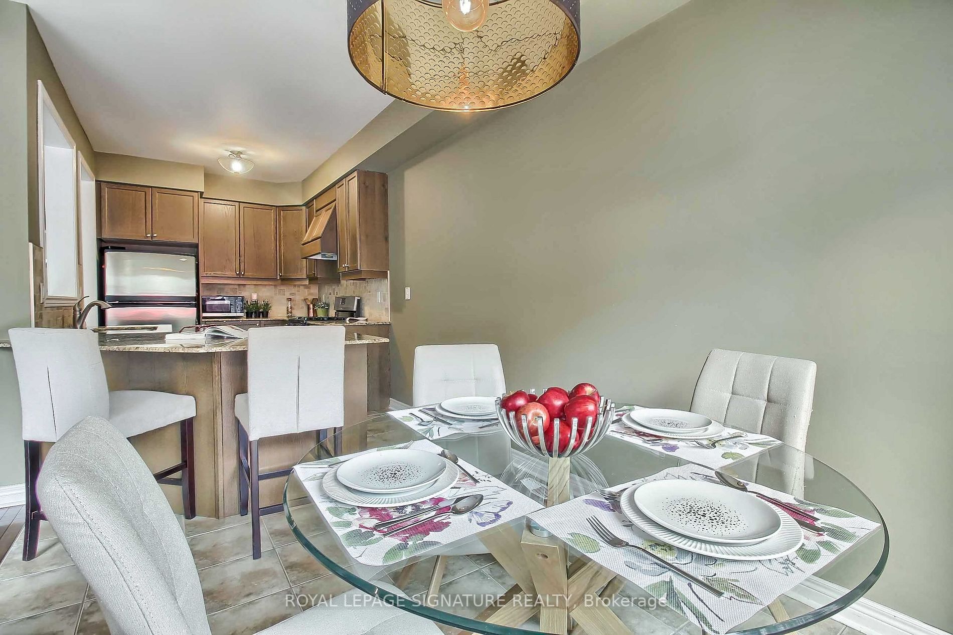 2421 Grand Oak Tr