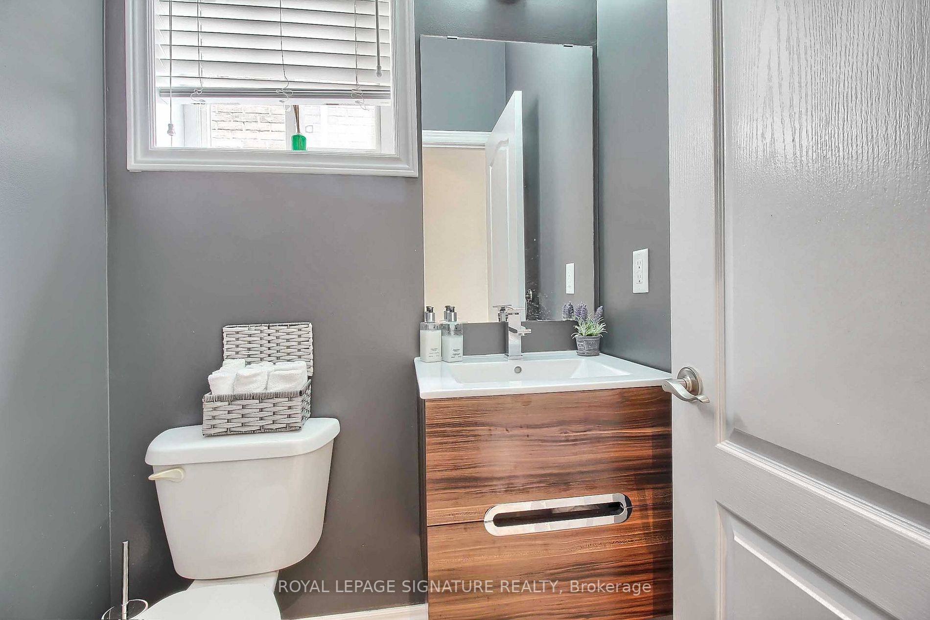 2421 Grand Oak Tr