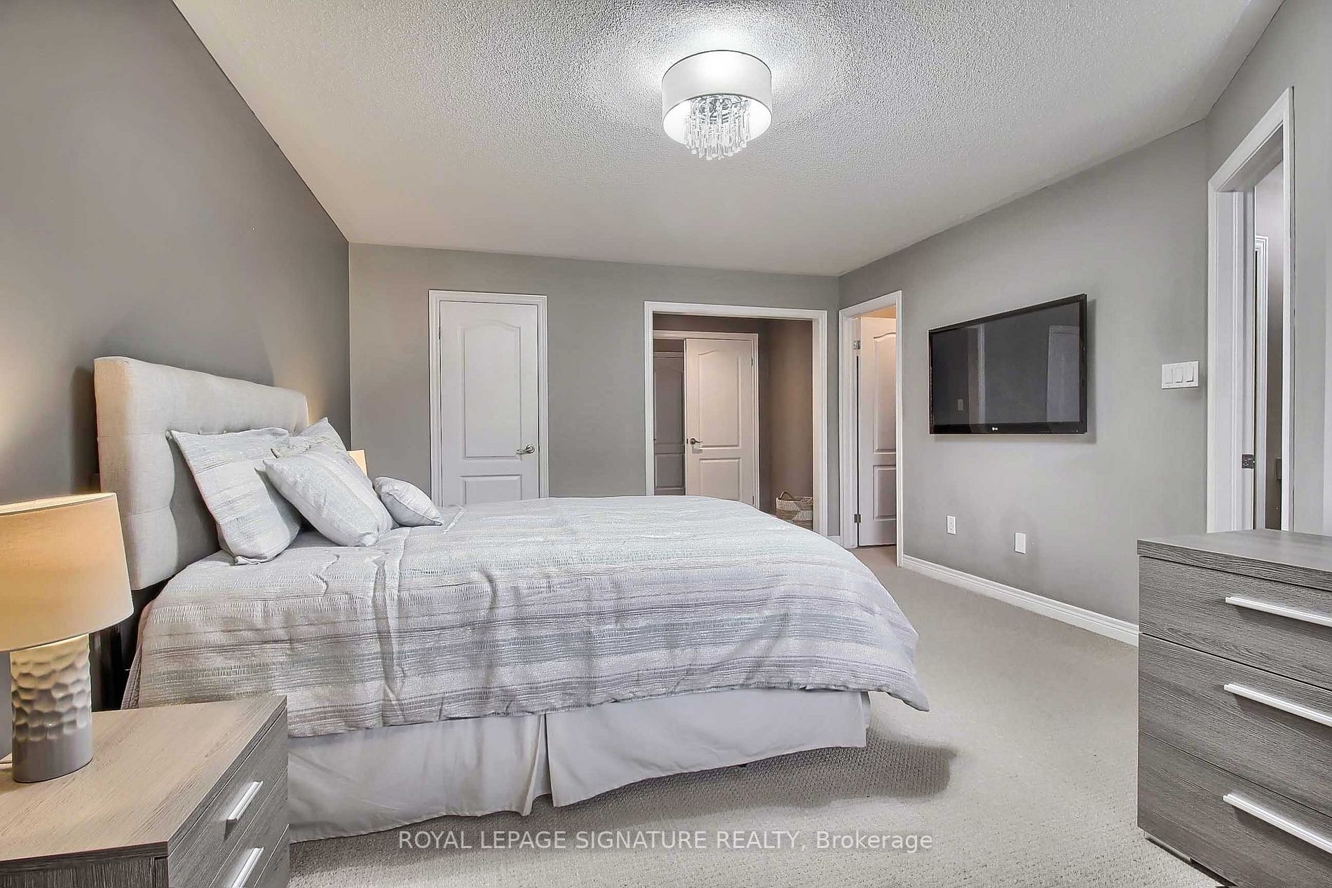 2421 Grand Oak Tr