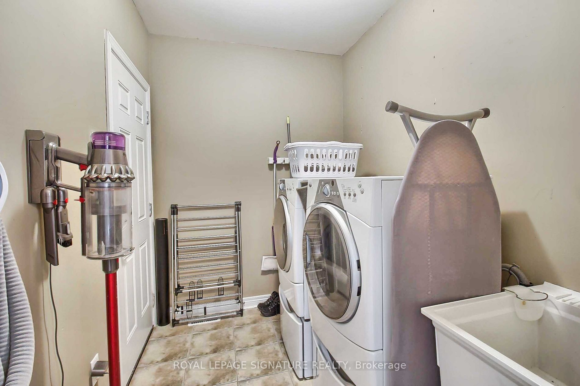 2421 Grand Oak Tr