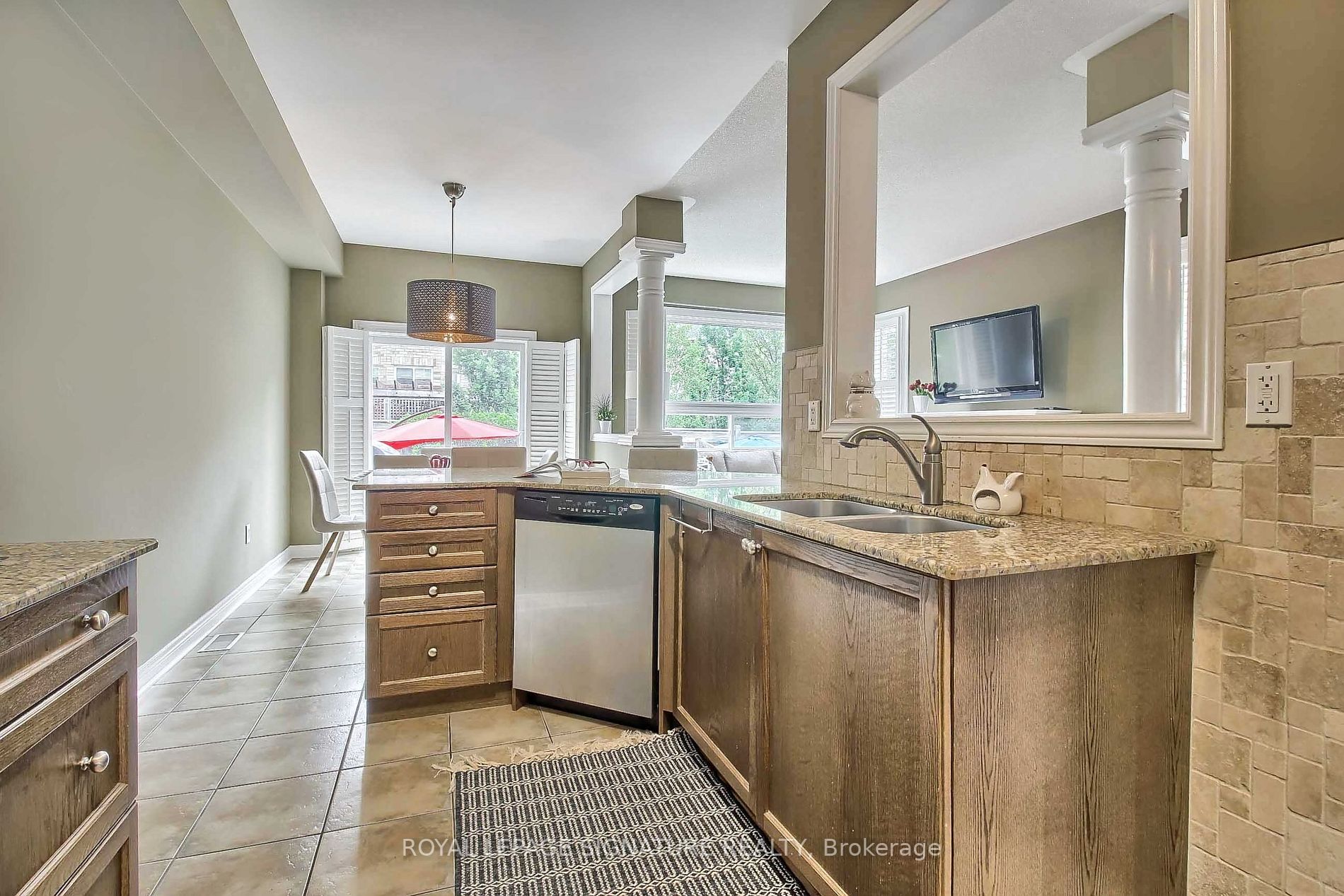 2421 Grand Oak Tr