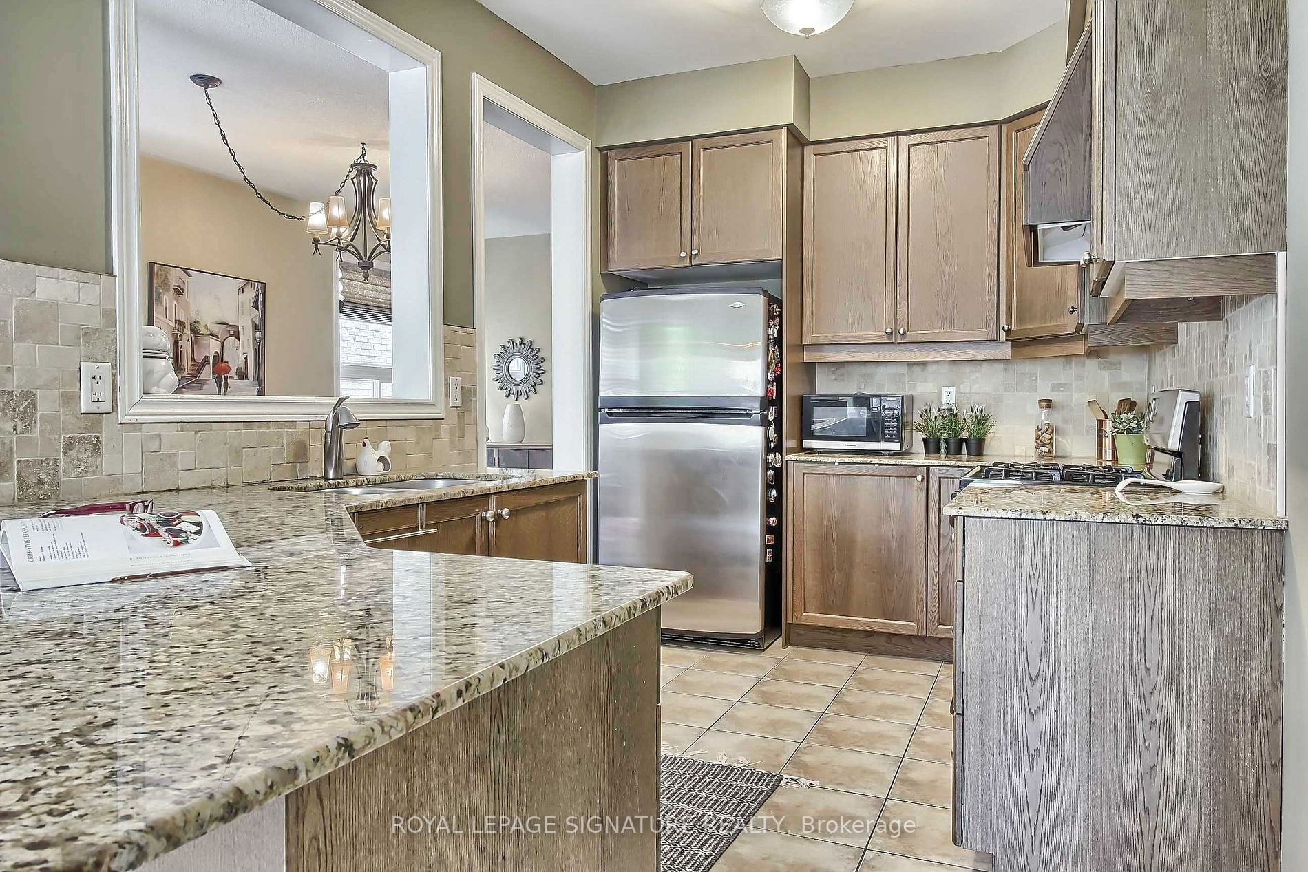 2421 Grand Oak Tr