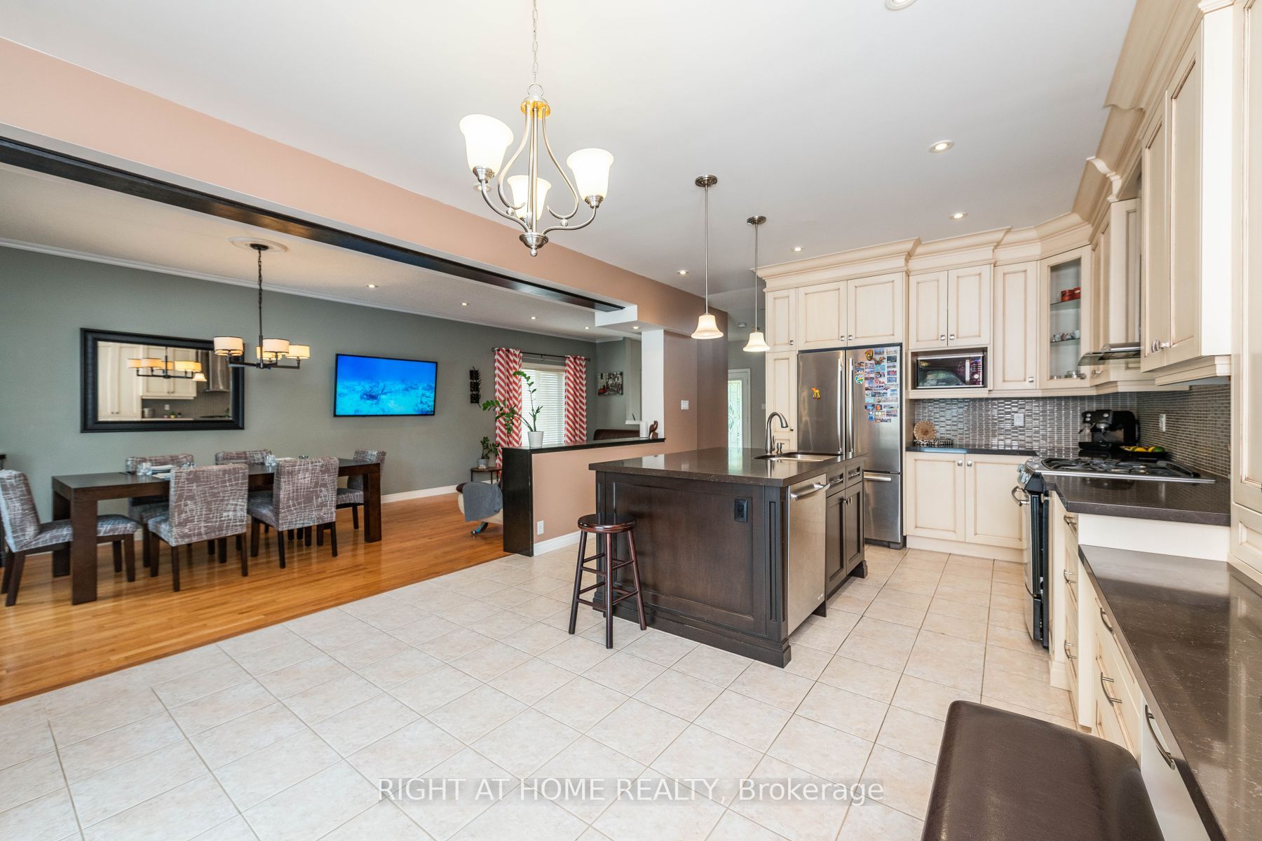 693 Gypsy Fly Cres