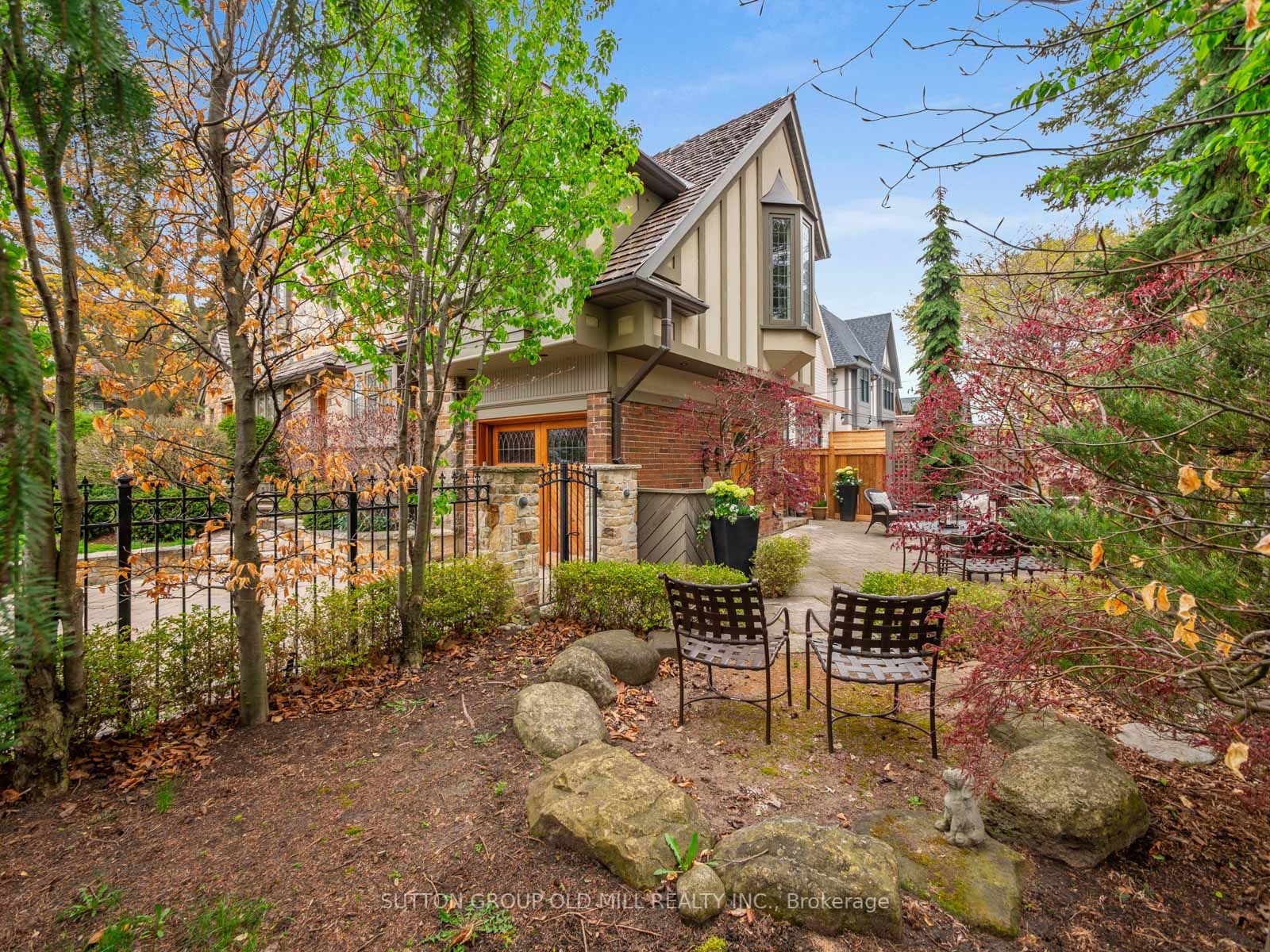 231 Grenview Blvd S
