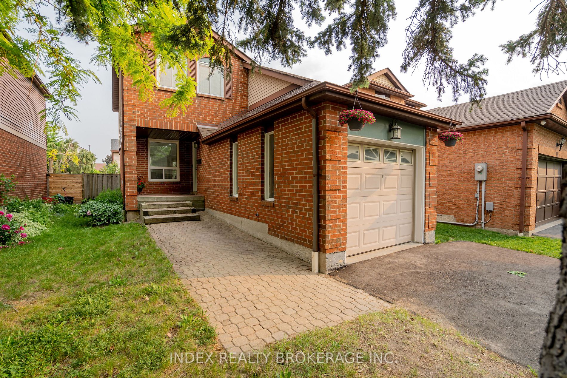 19 Rustywood Dr