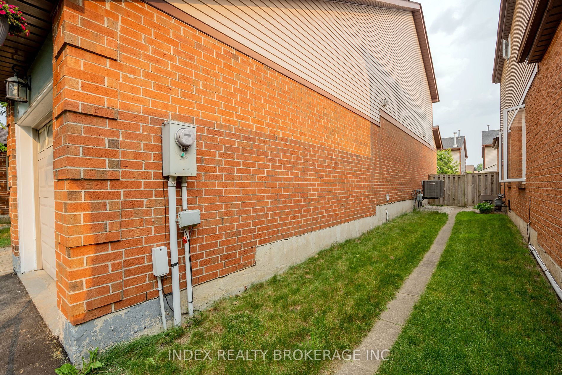 19 Rustywood Dr