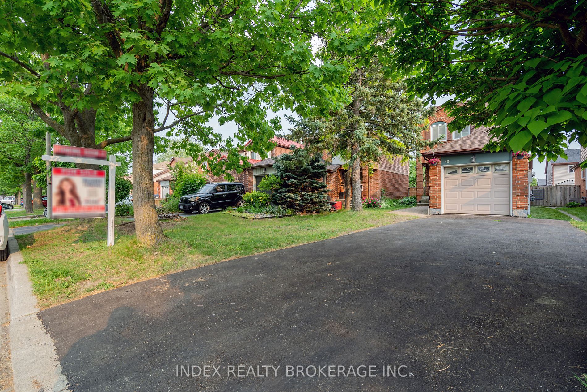 19 Rustywood Dr