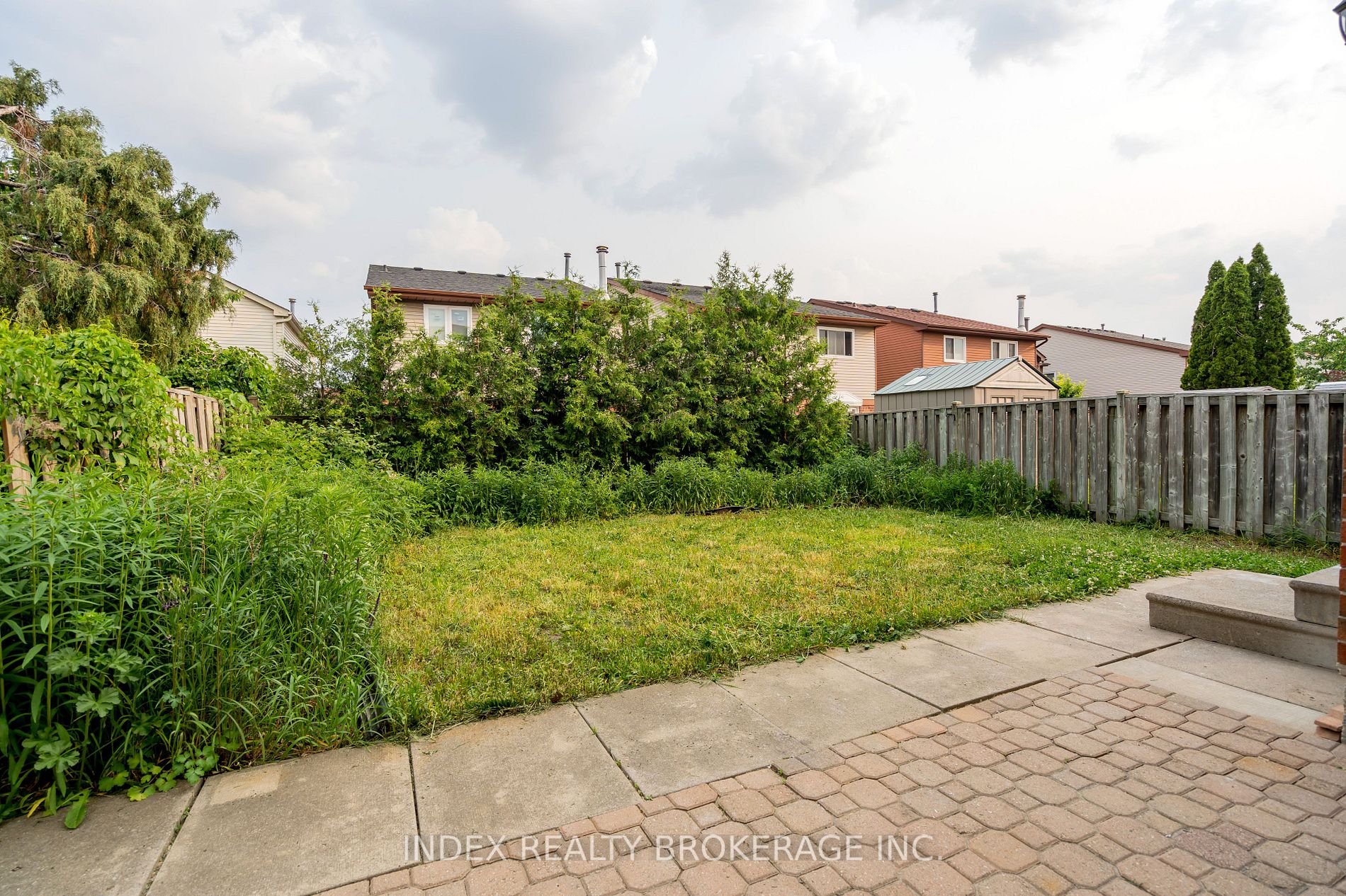 19 Rustywood Dr