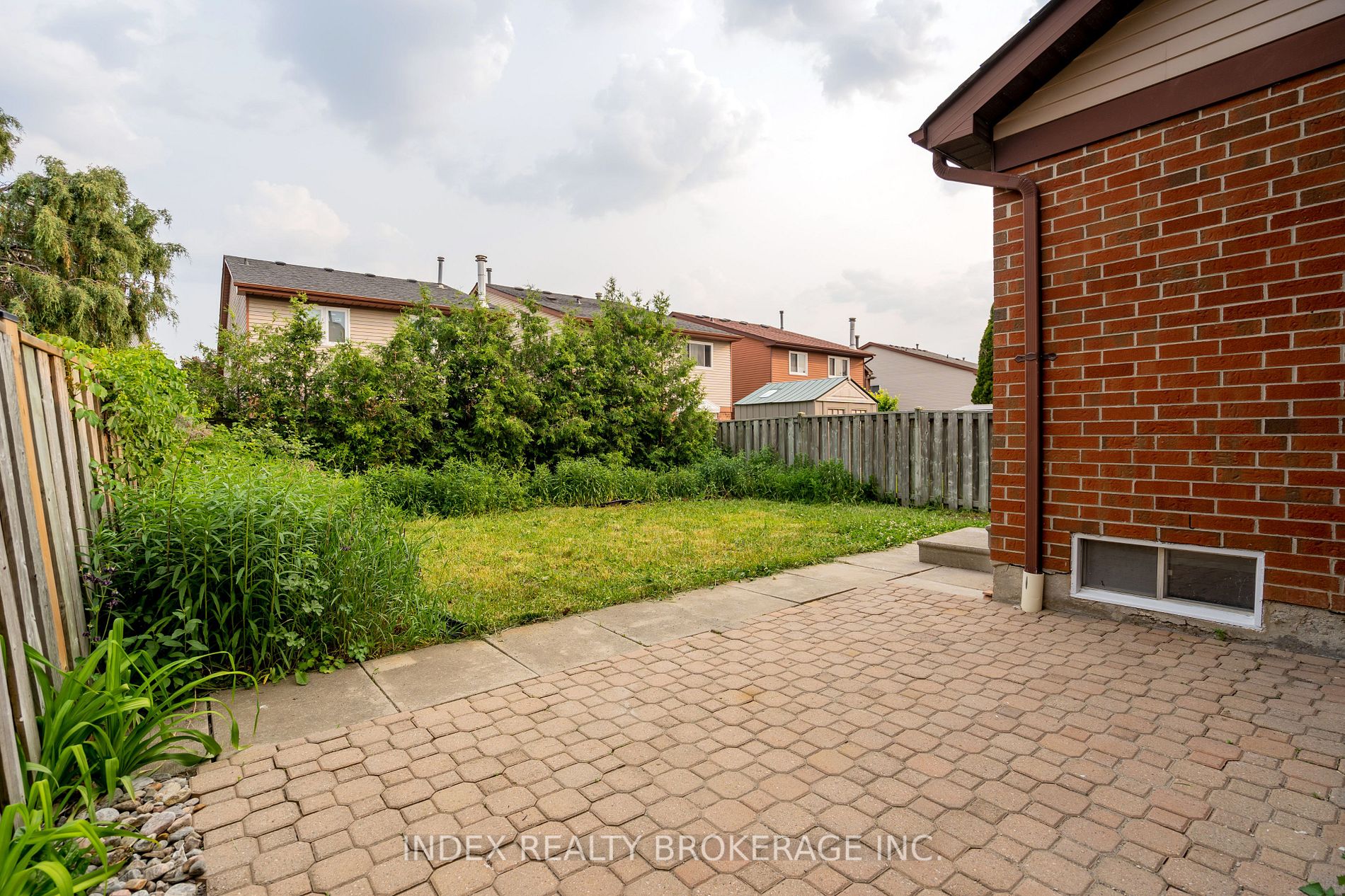 19 Rustywood Dr