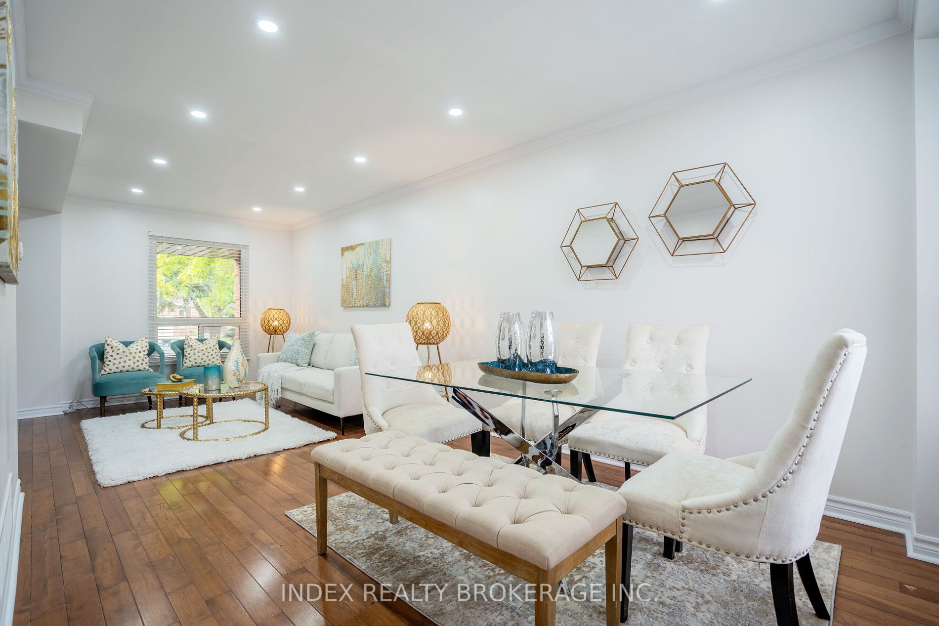 19 Rustywood Dr