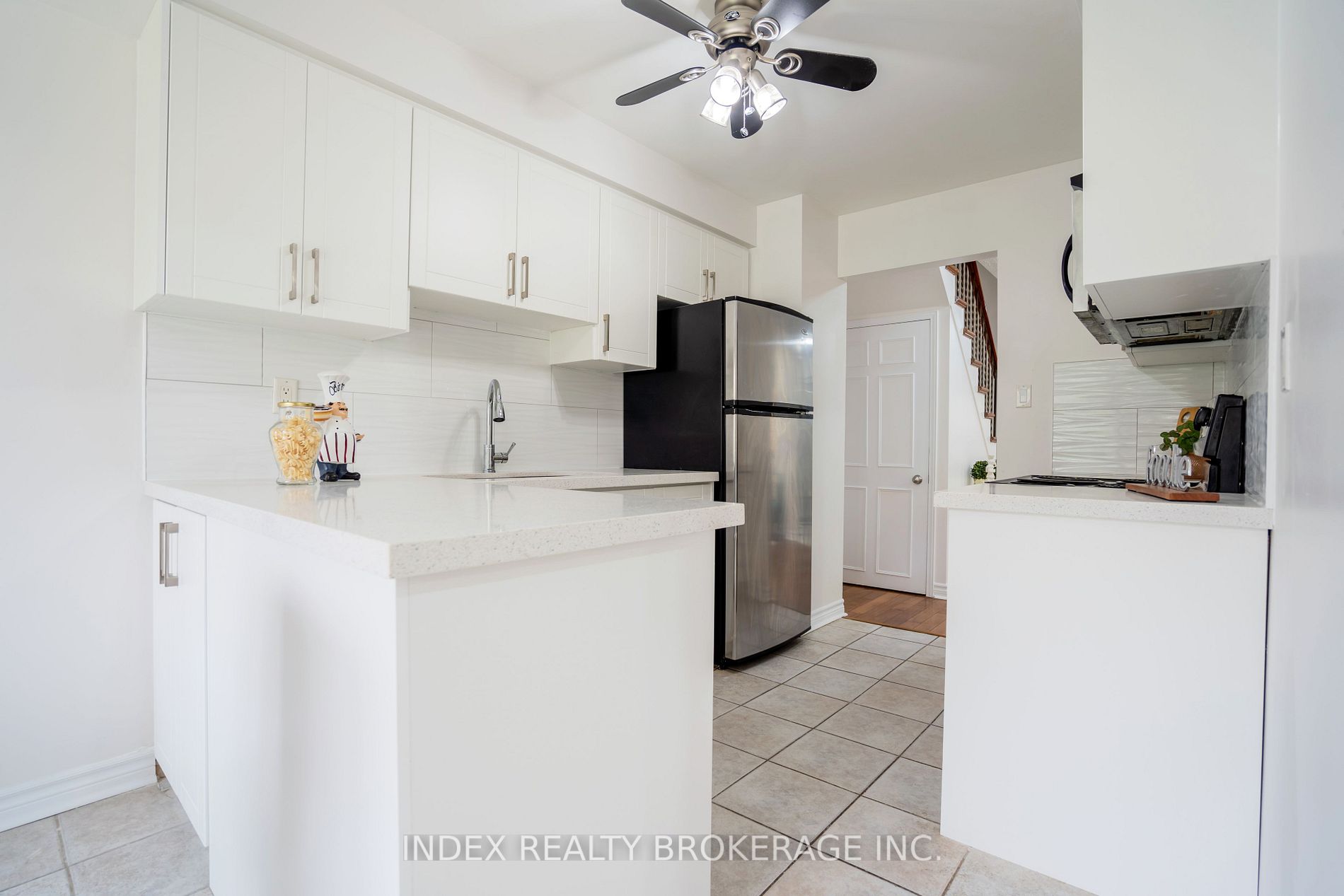 19 Rustywood Dr
