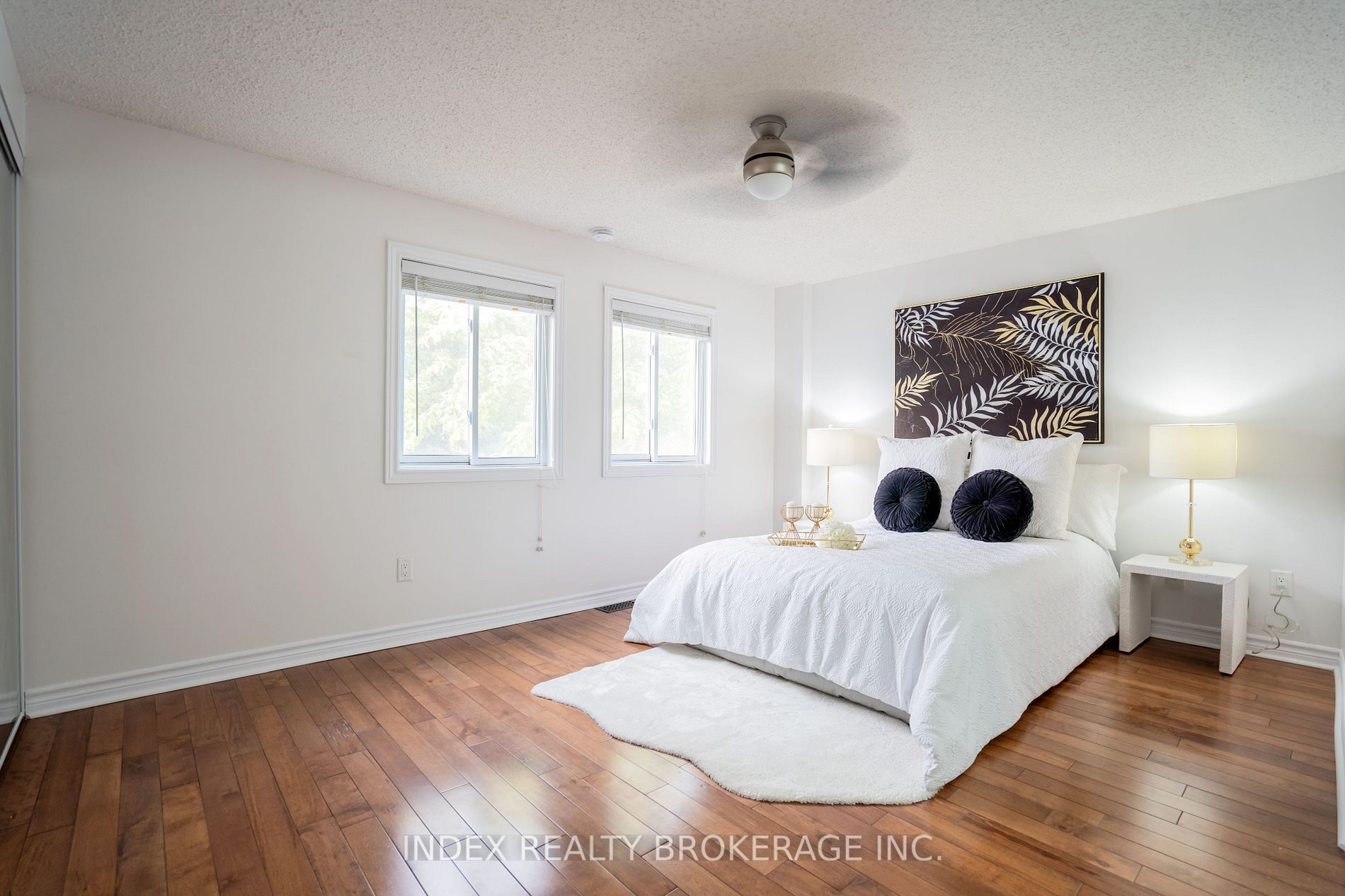 19 Rustywood Dr
