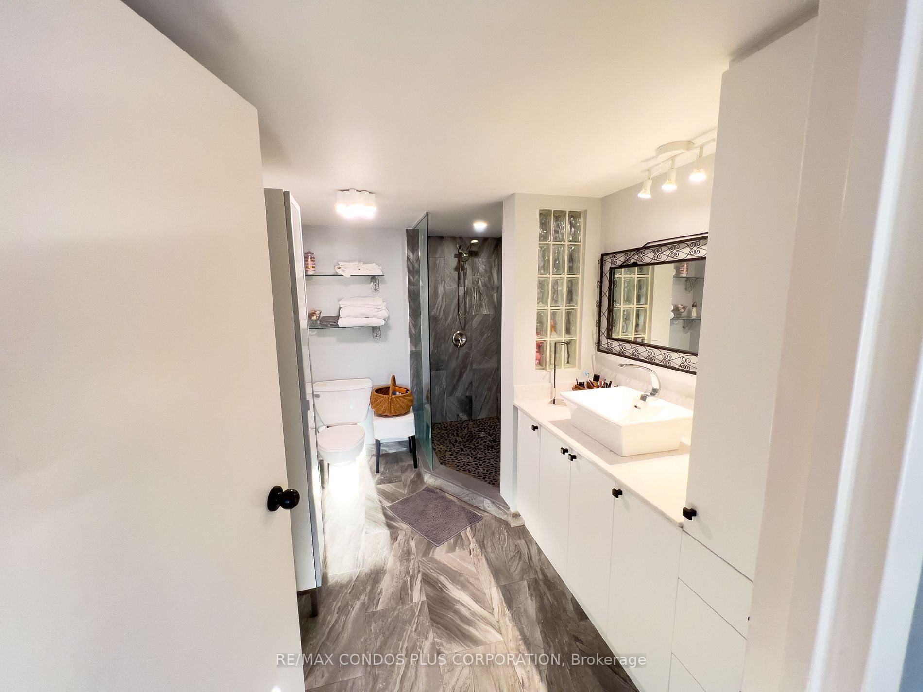 2045 Lake Shore Blvd W, #1012