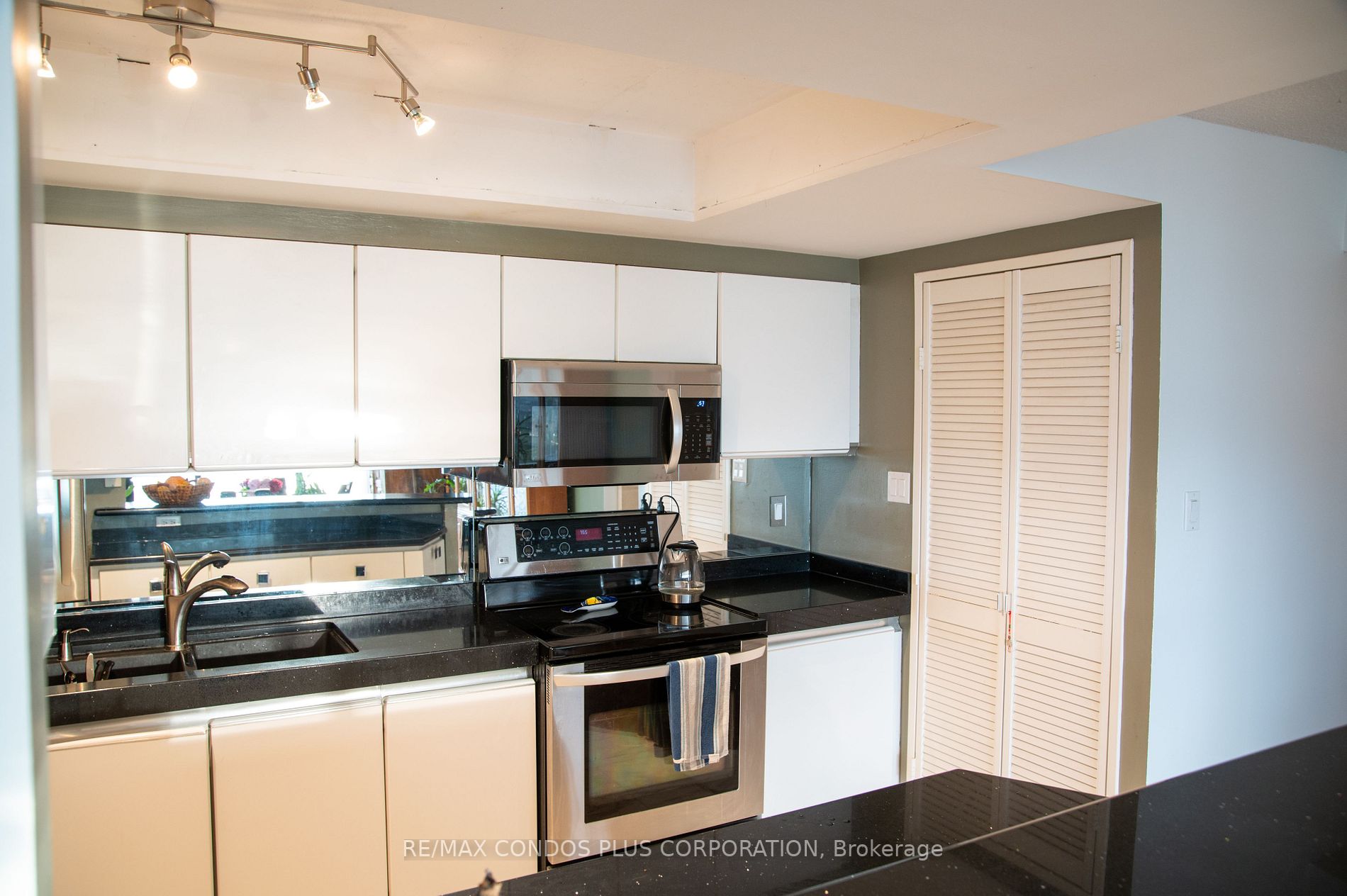 2045 Lake Shore Blvd W, #1012