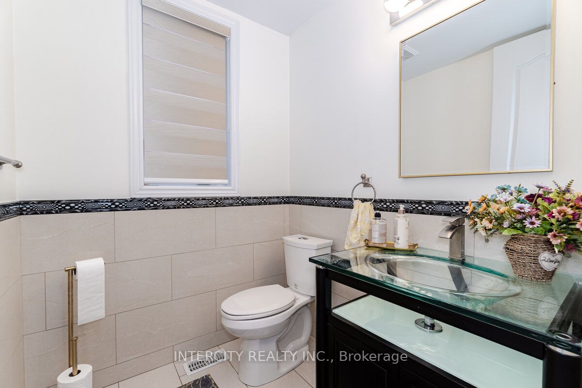 4 Ingleborough Dr