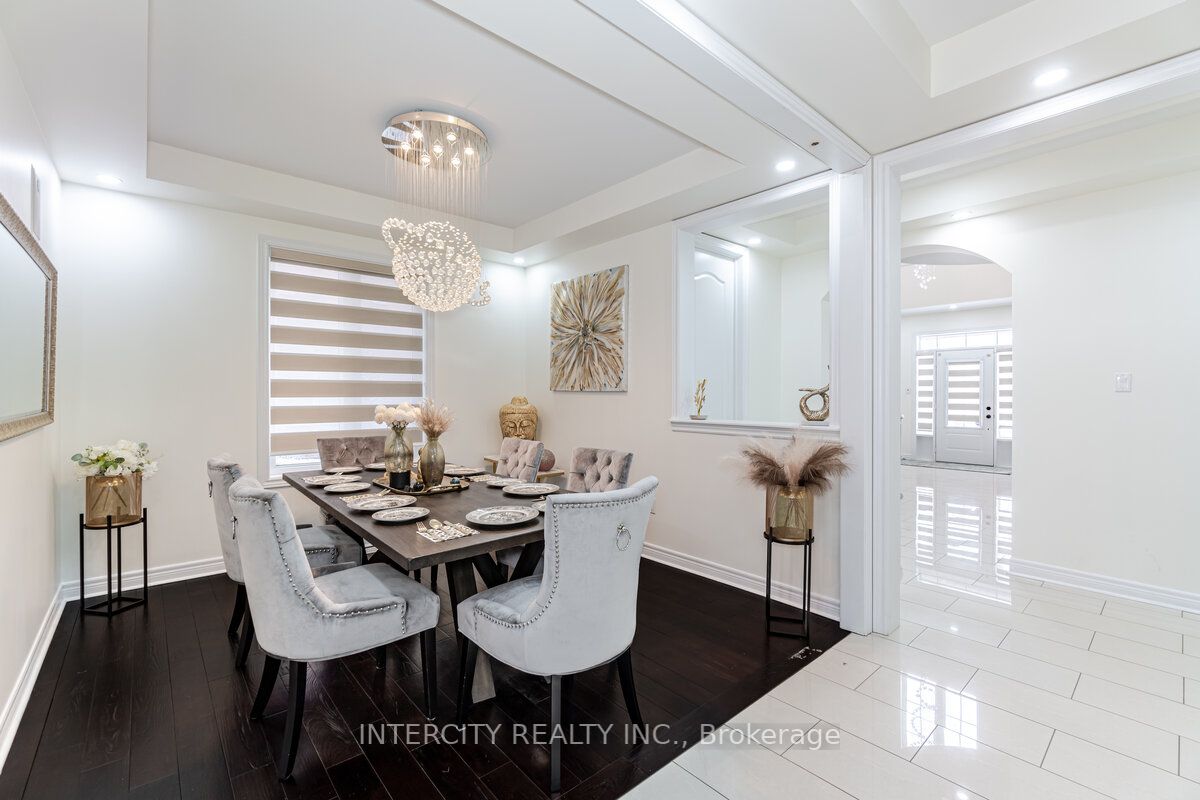 4 Ingleborough Dr