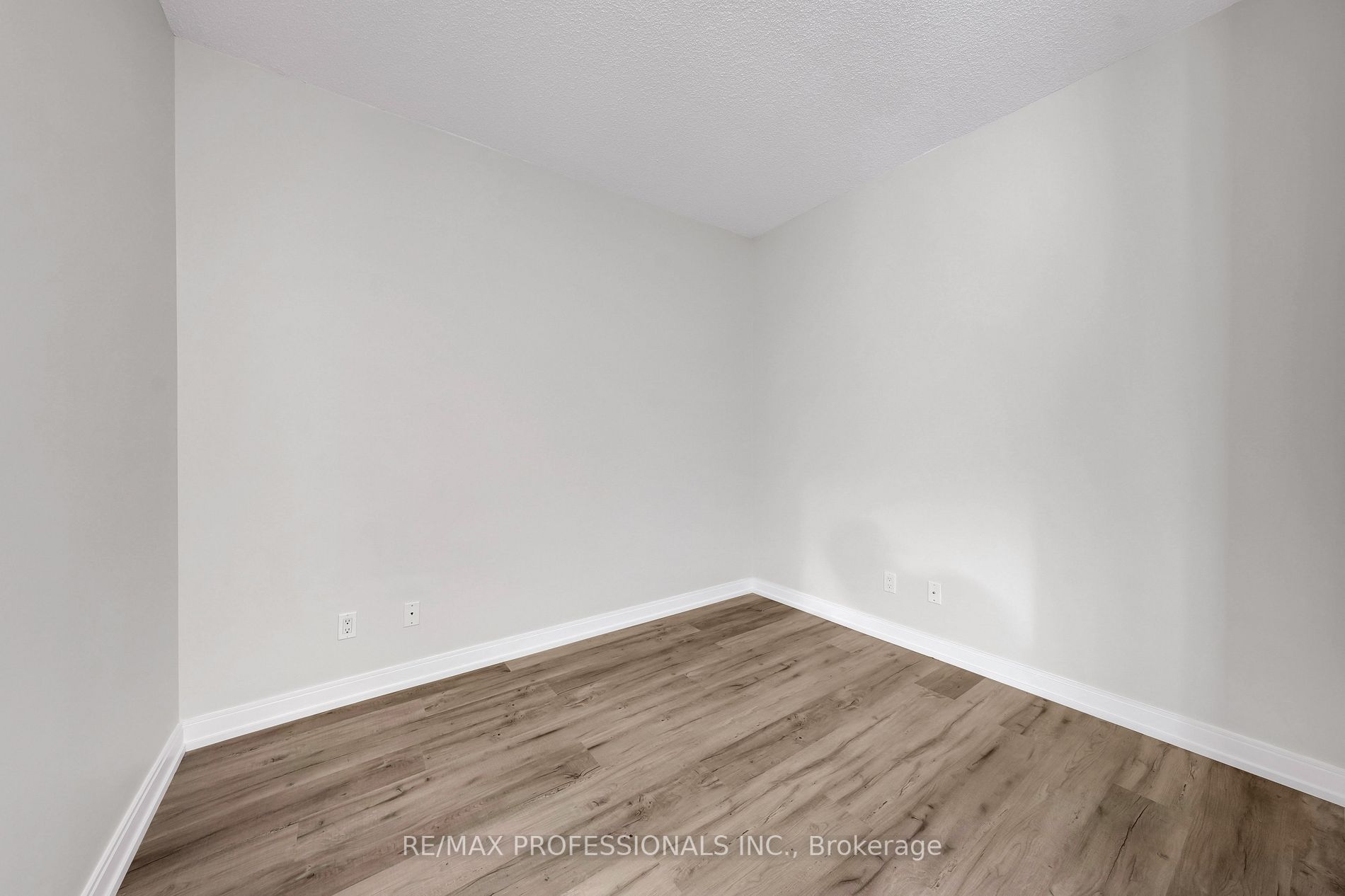 760 The Queensway, #504
