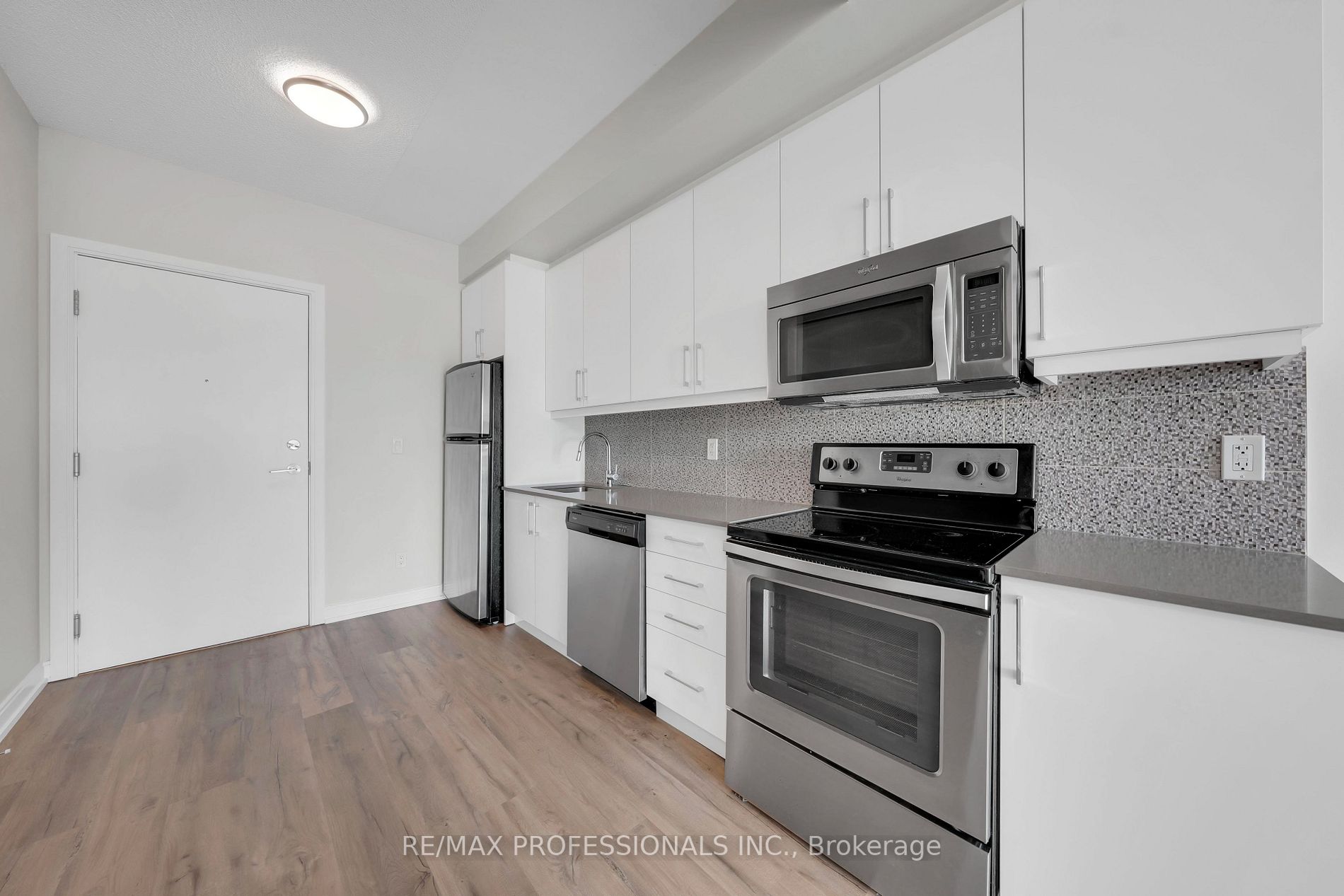 760 The Queensway, #504