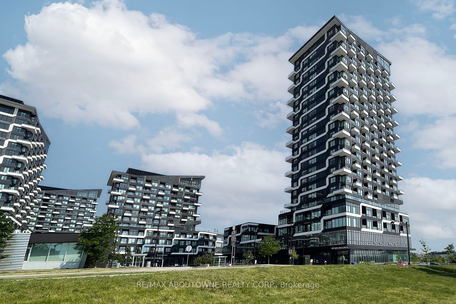 297 Oak Walk Dr, #808