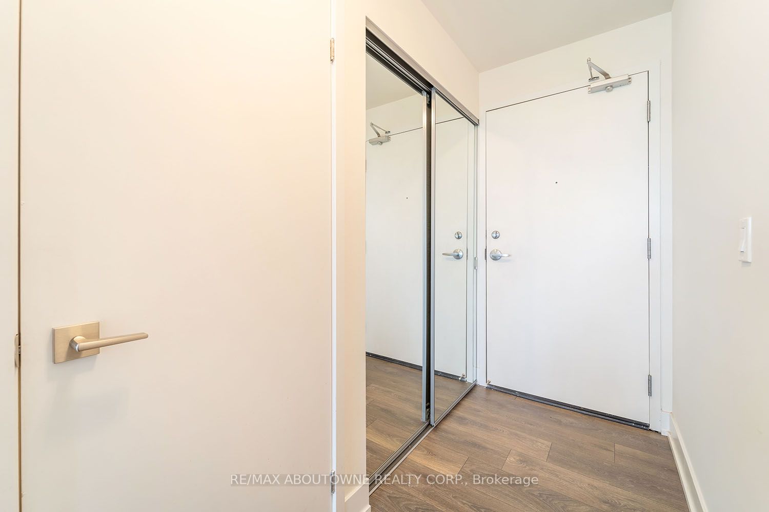 297 Oak Walk Dr, #808
