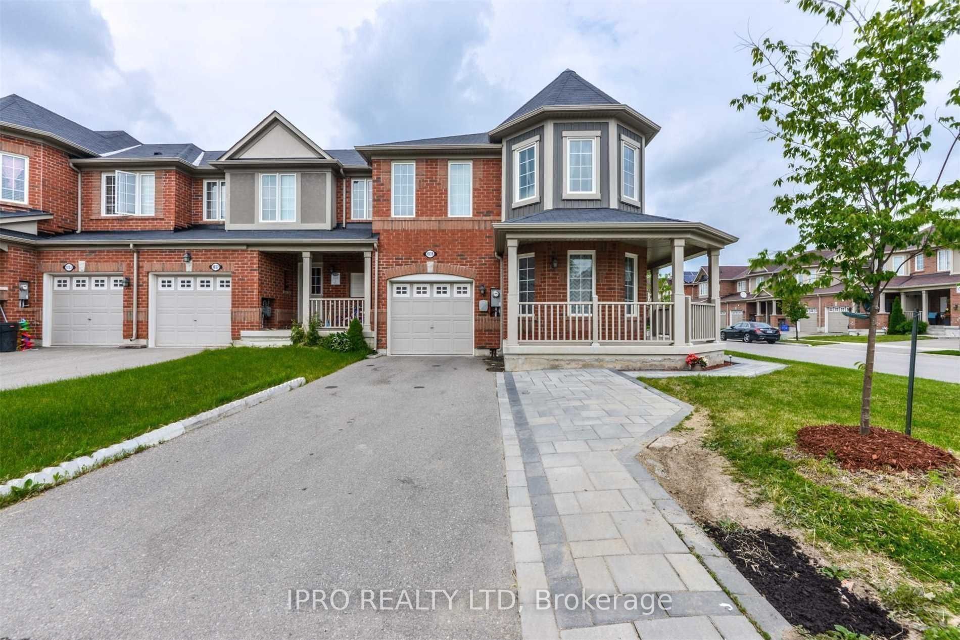 1039 Diefenbaker St, Milton