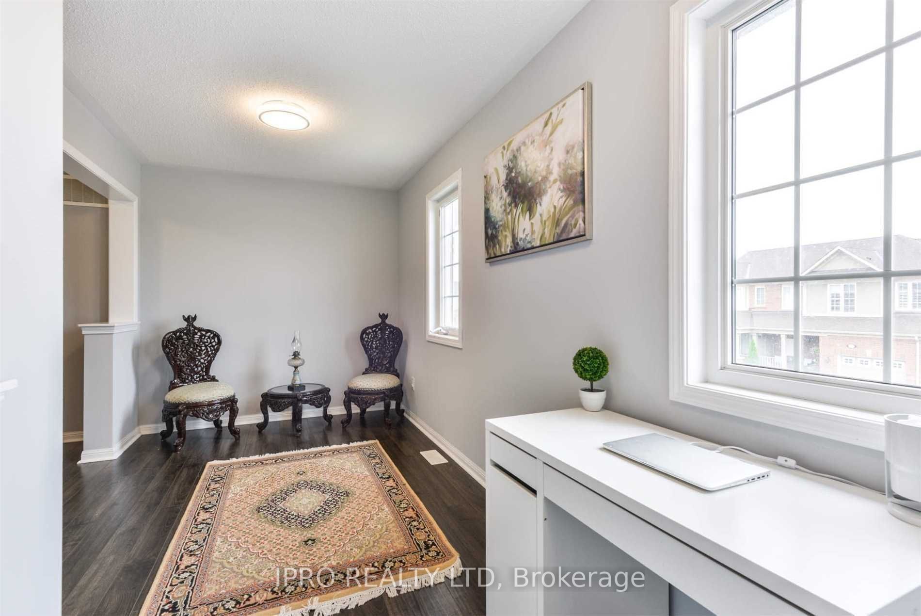 1039 Diefenbaker St, Milton