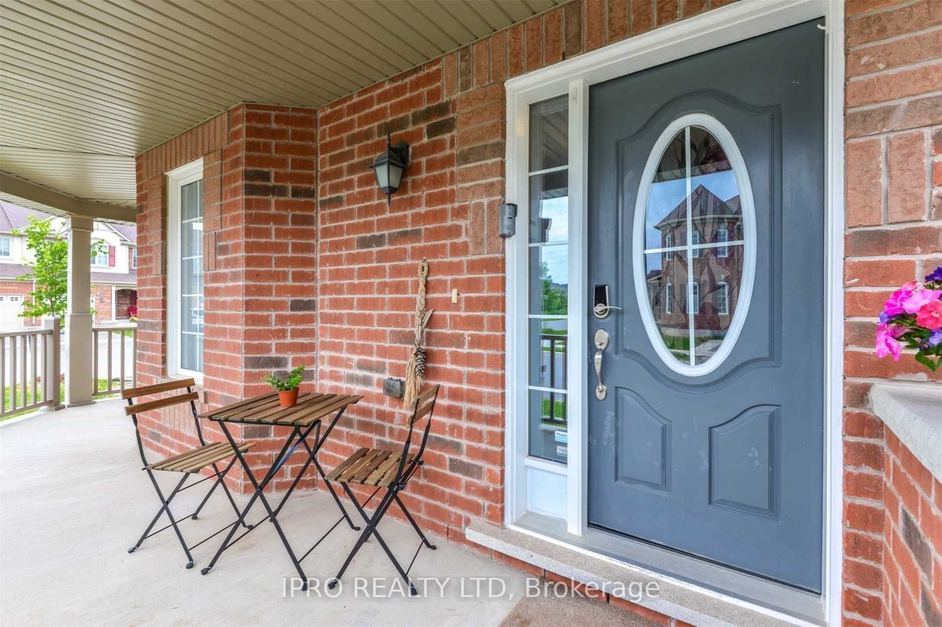 1039 Diefenbaker St, Milton