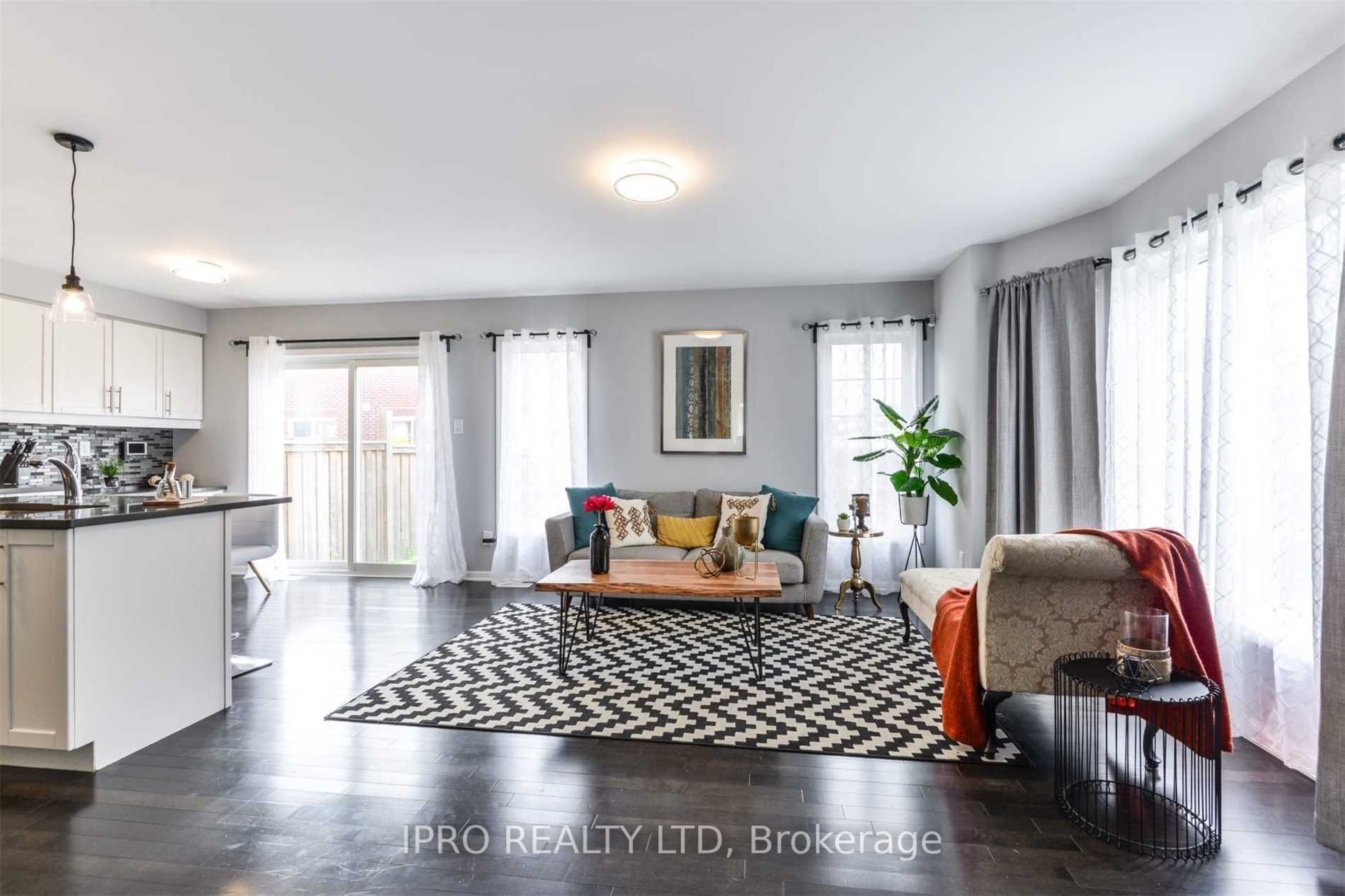 1039 Diefenbaker St, Milton