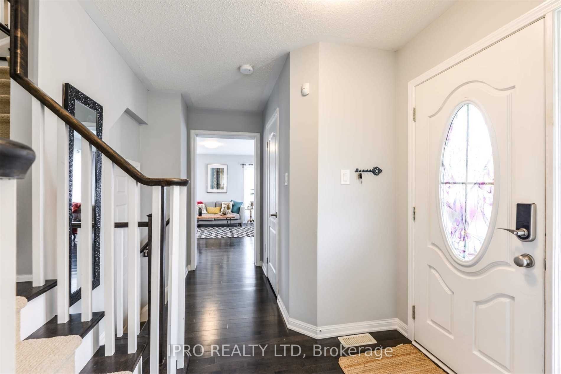 1039 Diefenbaker St, Milton