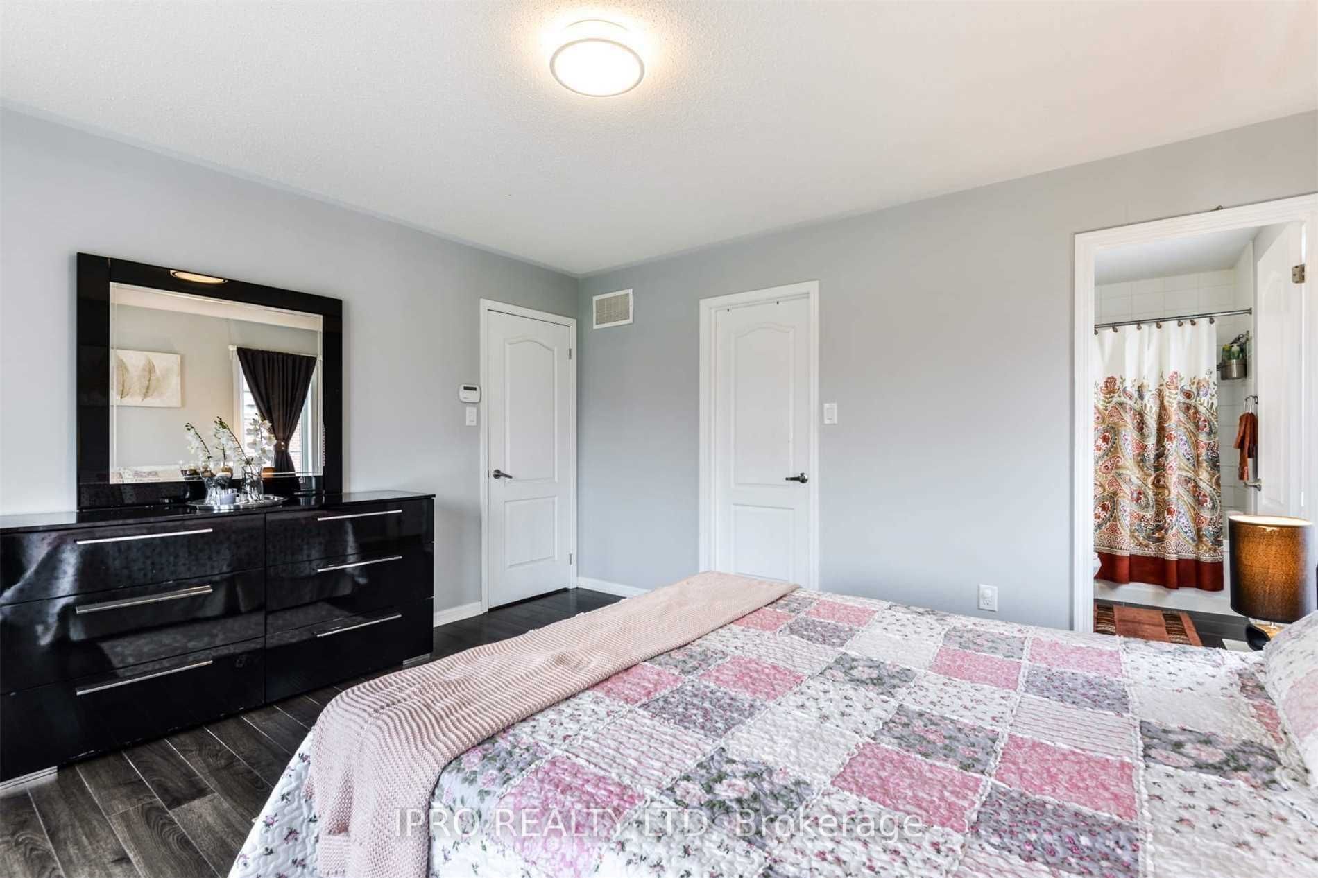 1039 Diefenbaker St, Milton
