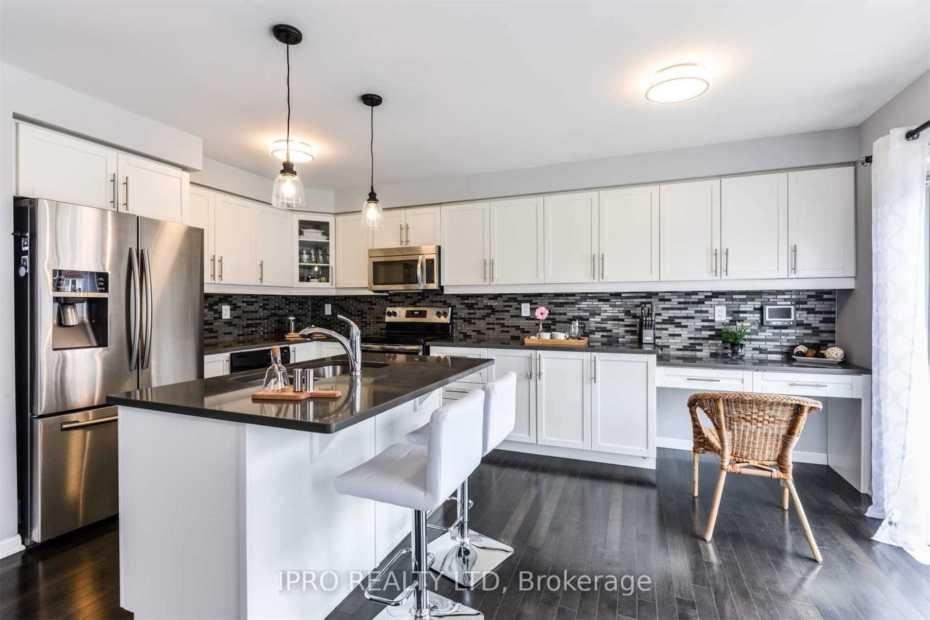 1039 Diefenbaker St, Milton