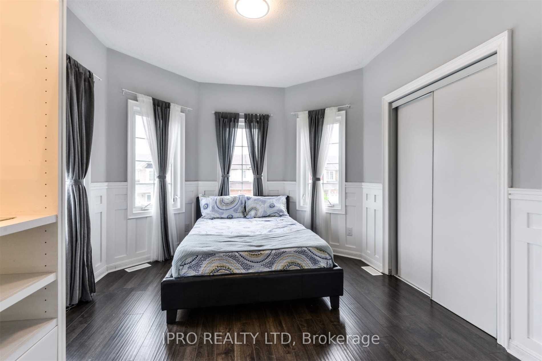 1039 Diefenbaker St, Milton
