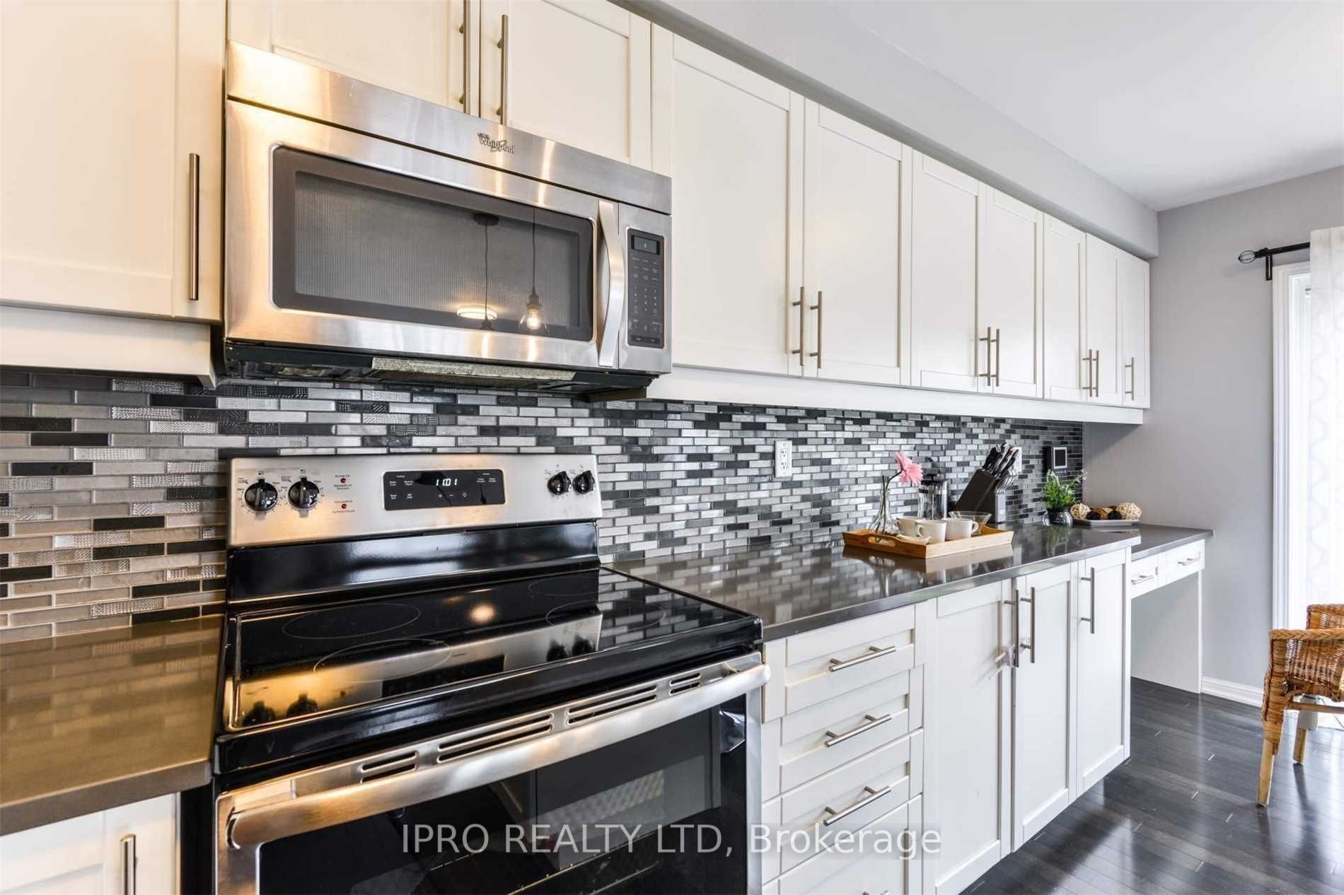 1039 Diefenbaker St, Milton